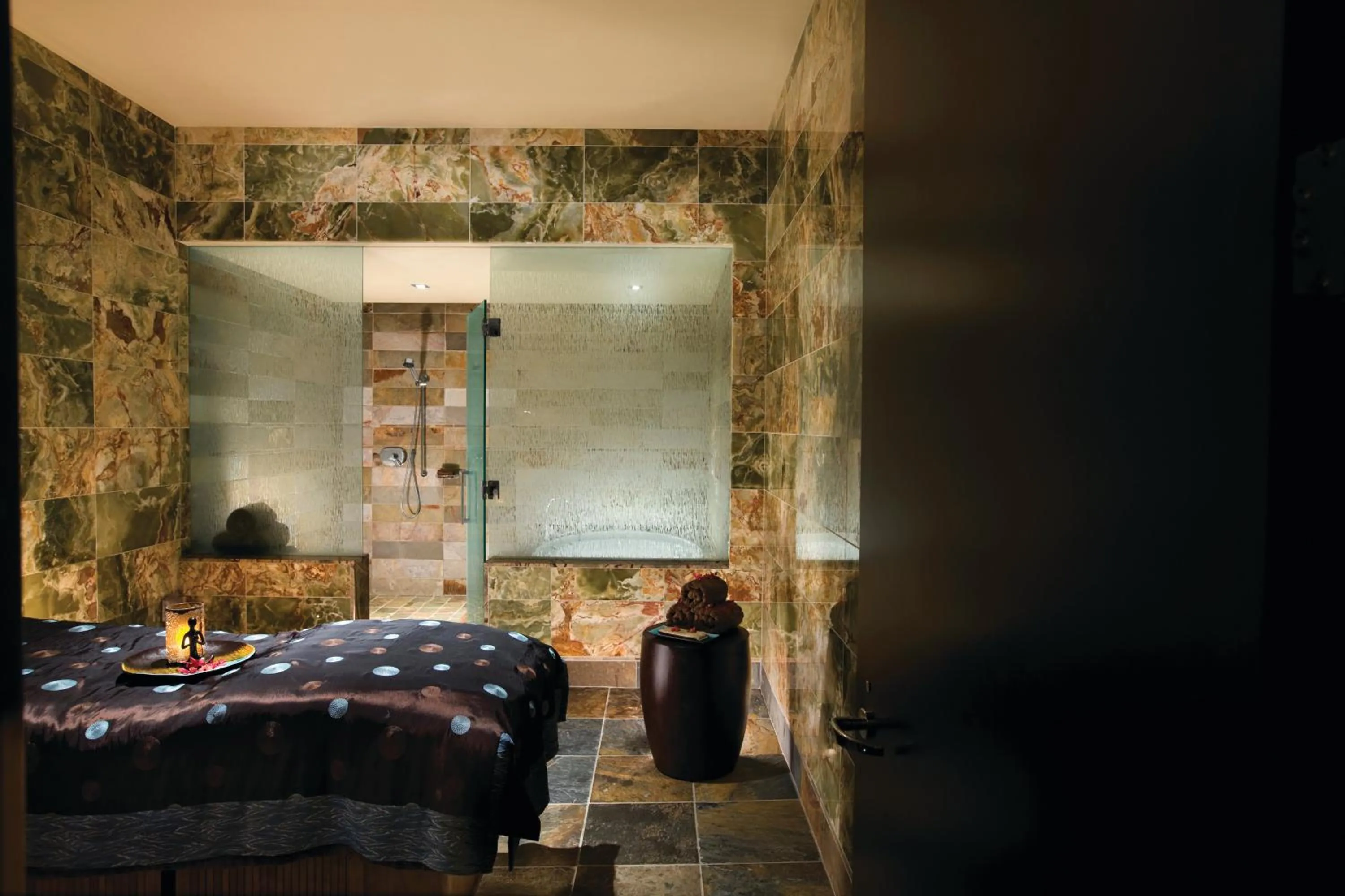 Spa and wellness centre/facilities, Bed in MGM Tower at Borgata