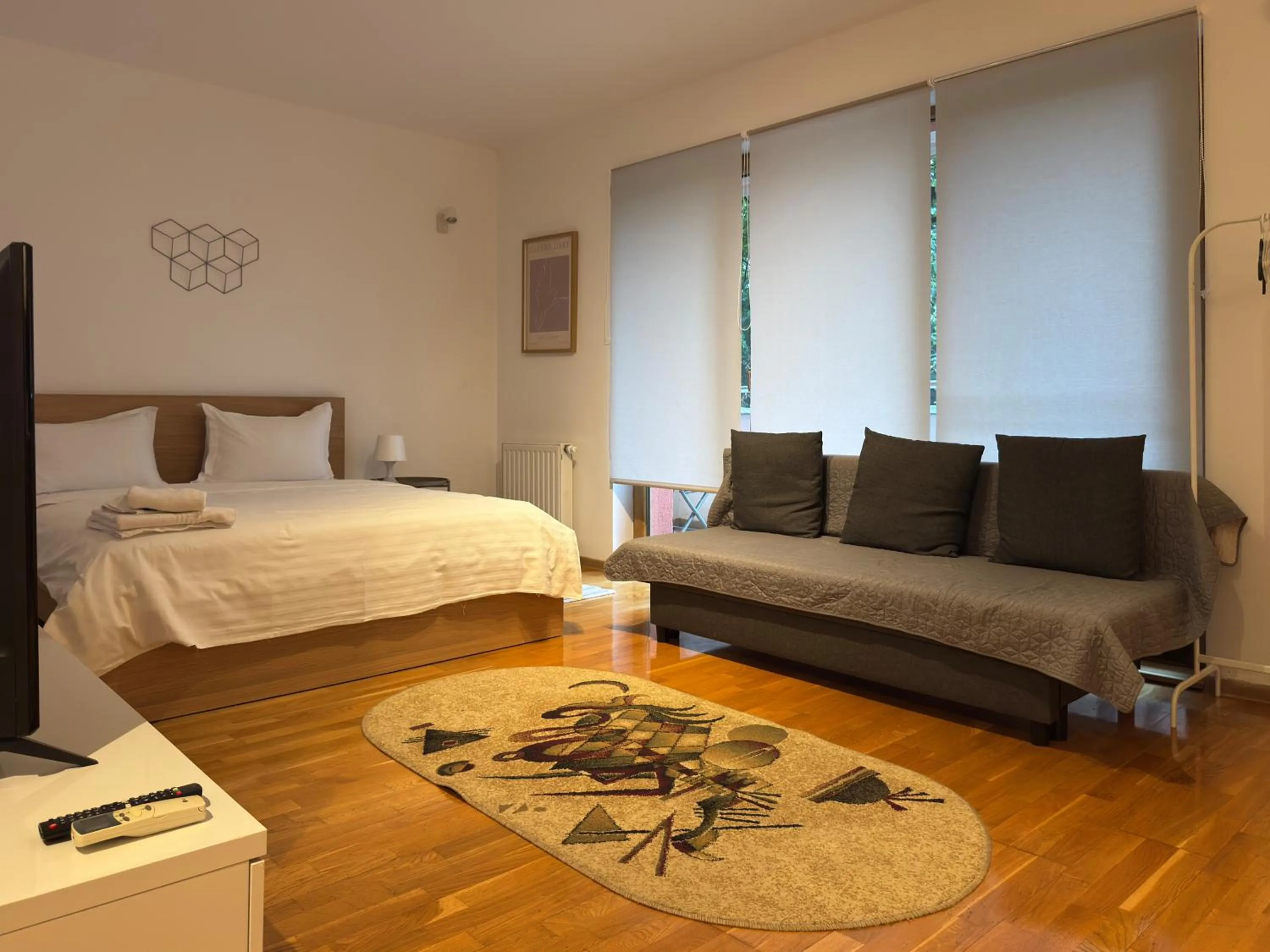 Seating area, Bed in Monte Carlo Palace Suites