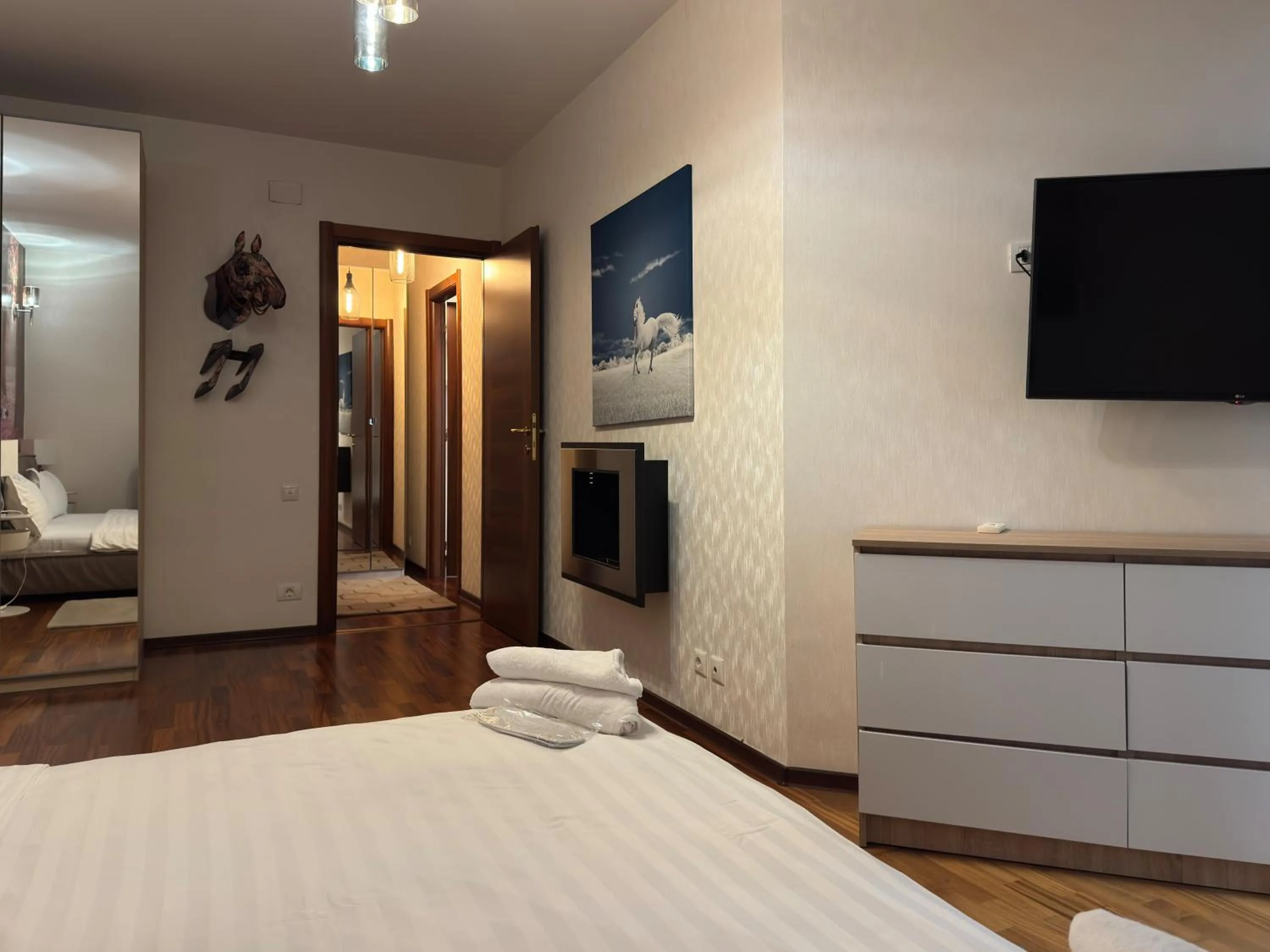 Bedroom, Bed in Monte Carlo Palace Suites