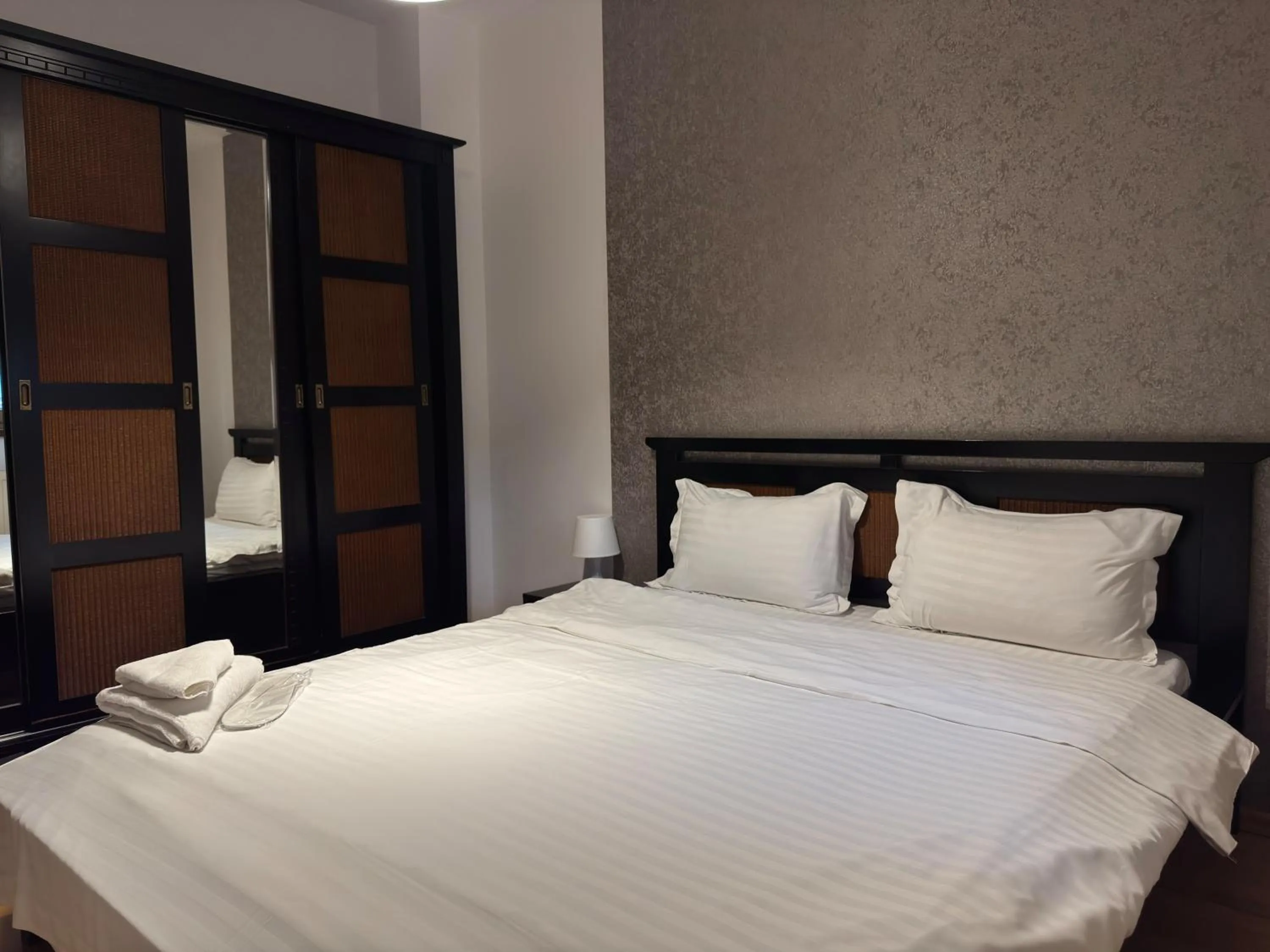 Bedroom, Bed in Monte Carlo Palace Suites