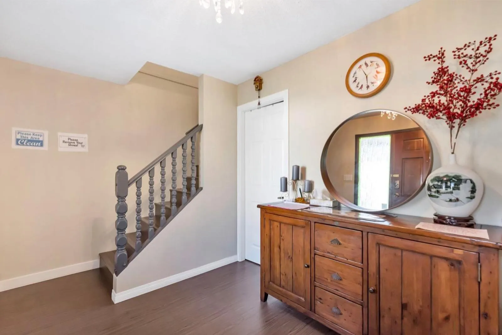 Lobby or reception in Orchid House near Vancouver YVR Airport