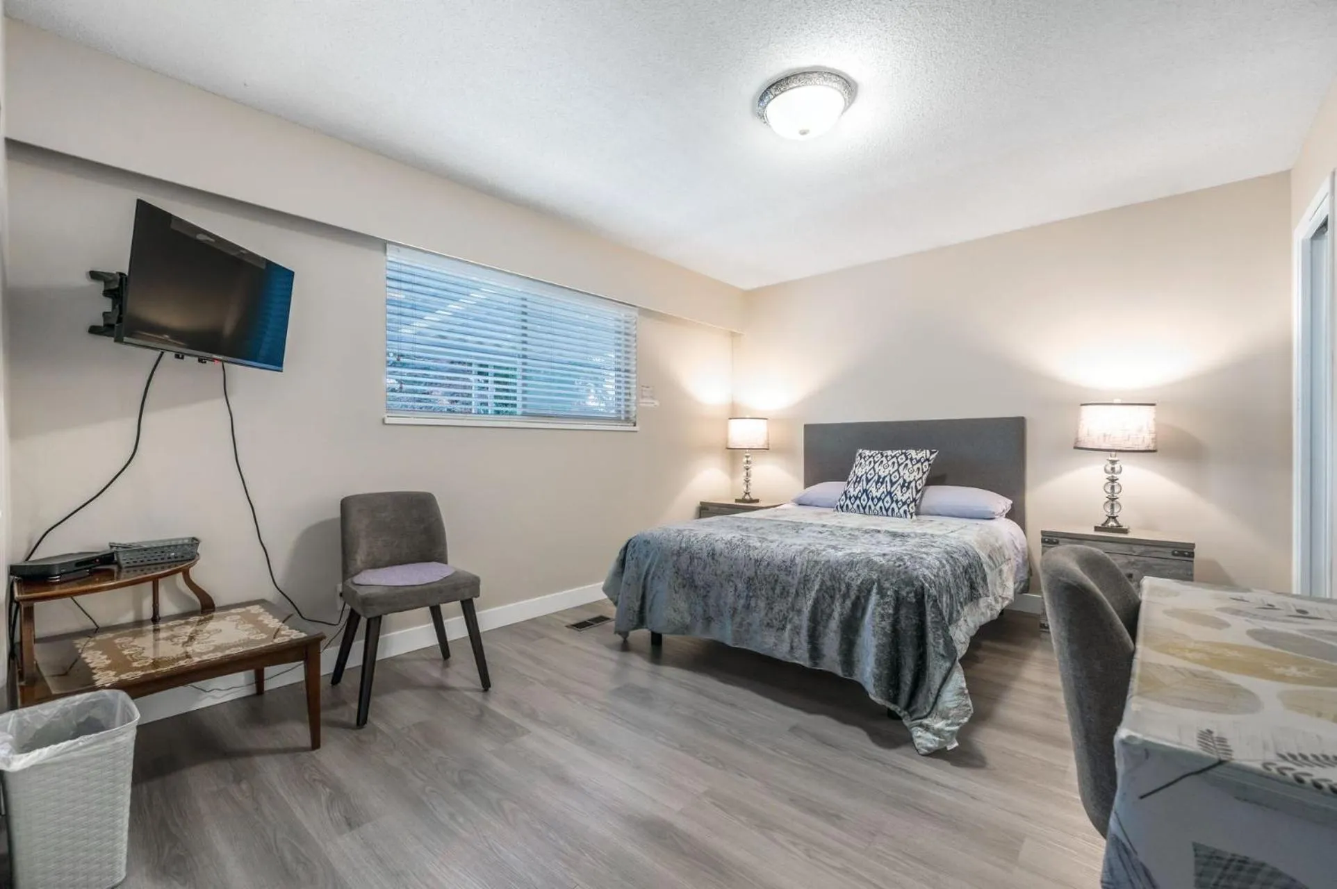 Bed in Orchid House near Vancouver YVR Airport