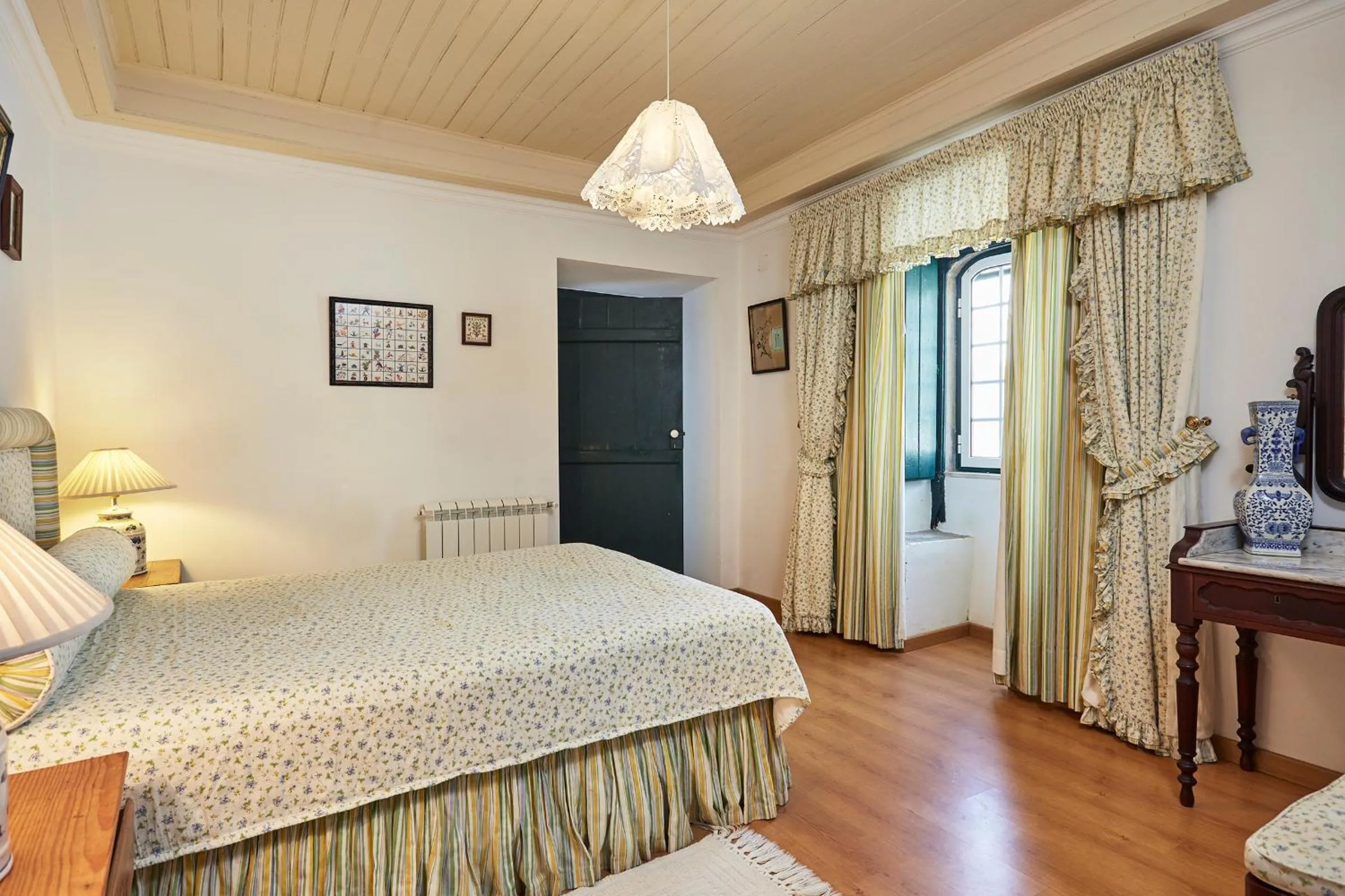 Bedroom, Bed in Casa D Obidos