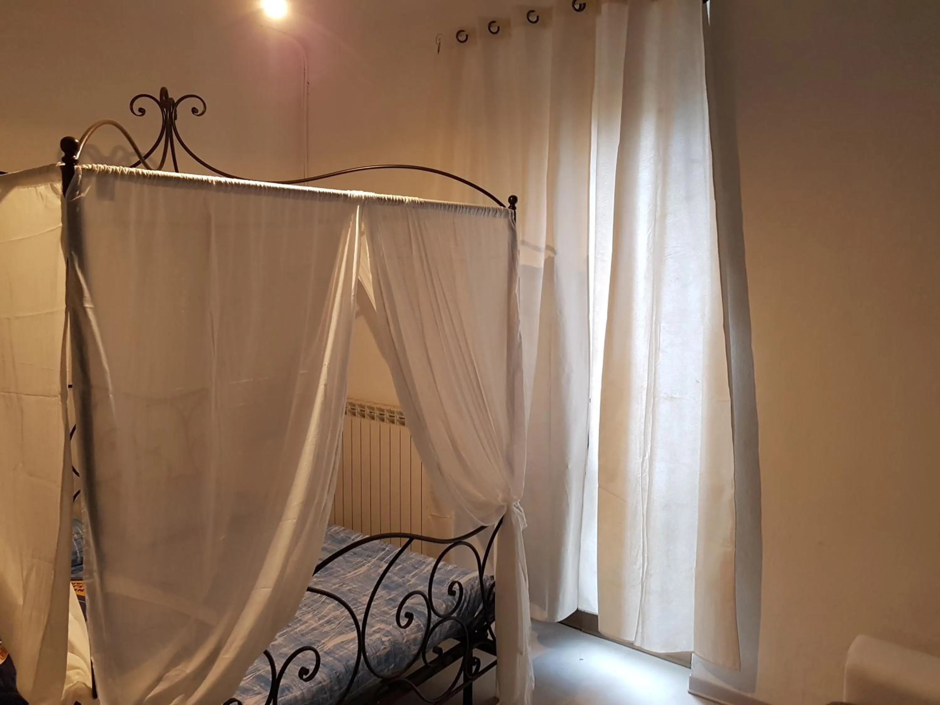 Photo of the whole room, Bed in Bed Rho Stazione - Fiera
