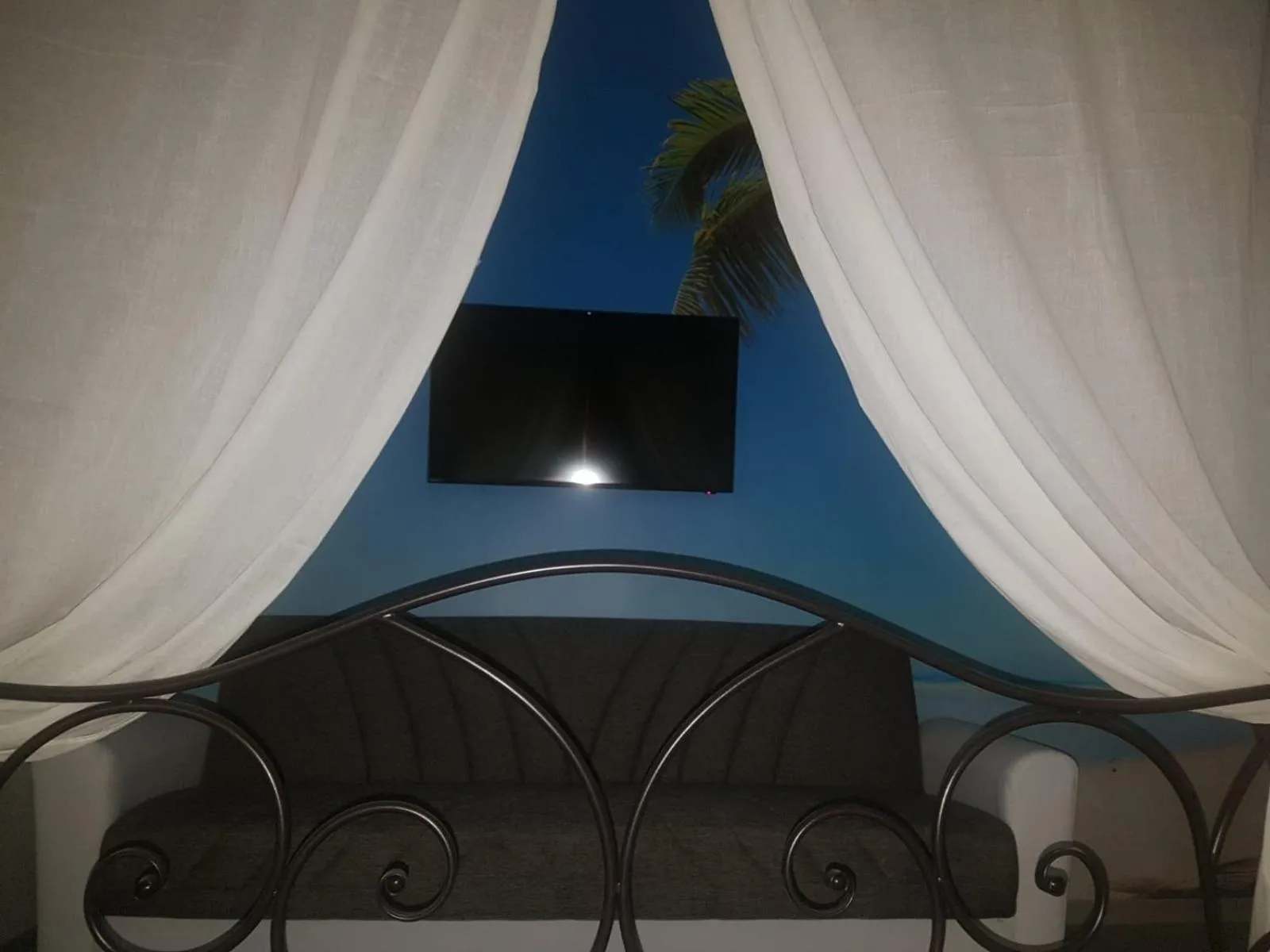 Decorative detail in Bed Rho Stazione - Fiera