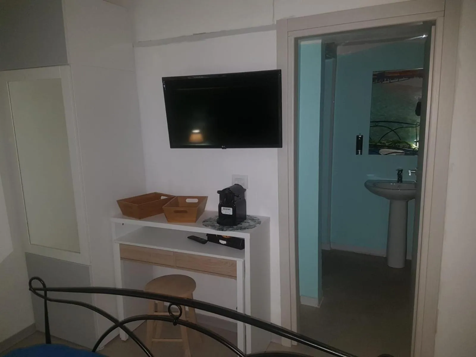 Photo of the whole room in Bed Rho Stazione - Fiera