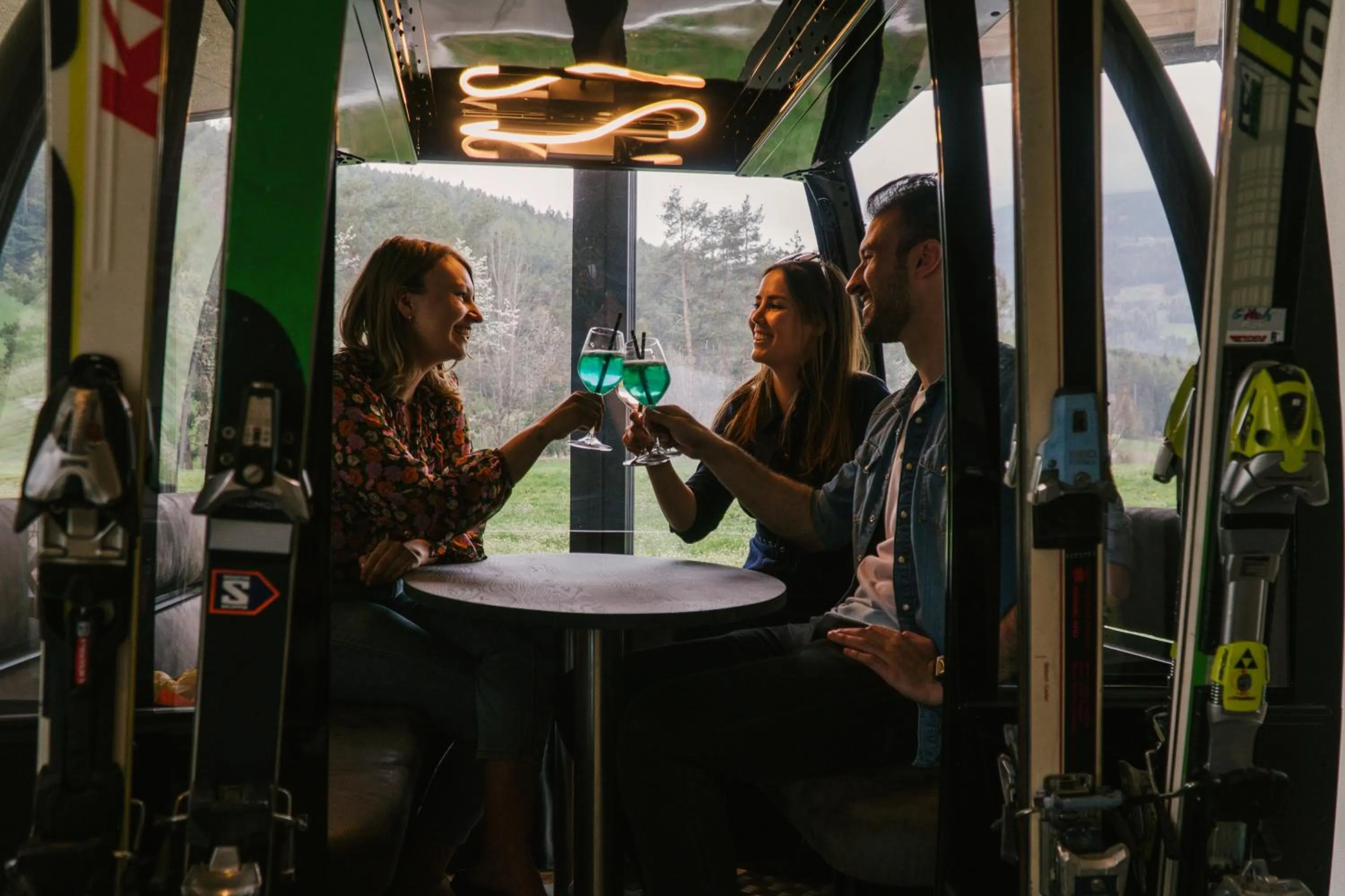 Lounge or bar in Hotel Wochtla Buam Aktivhotel am Kronplatz mit Sauna