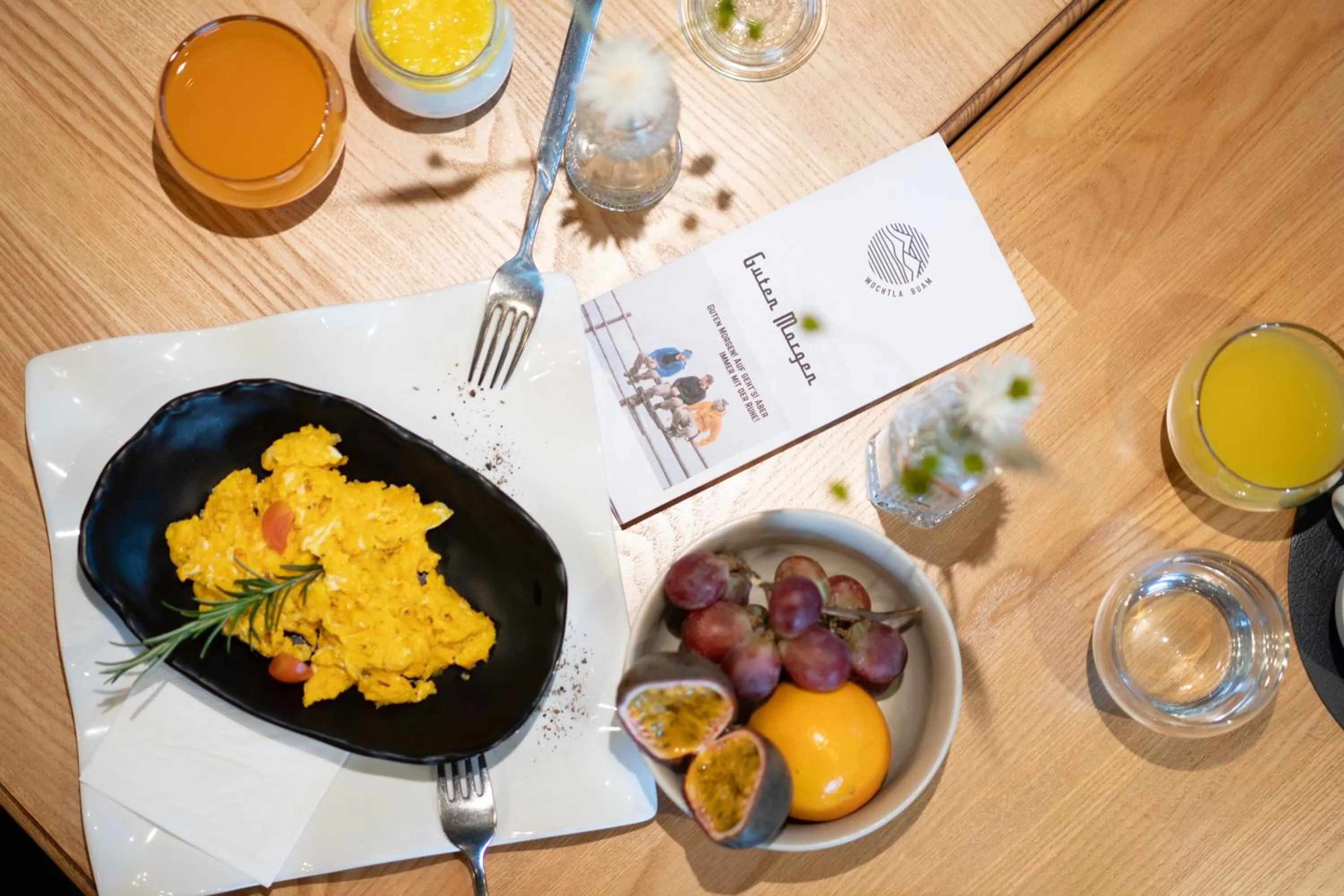 Breakfast in Hotel Wochtla Buam Aktivhotel am Kronplatz mit Sauna