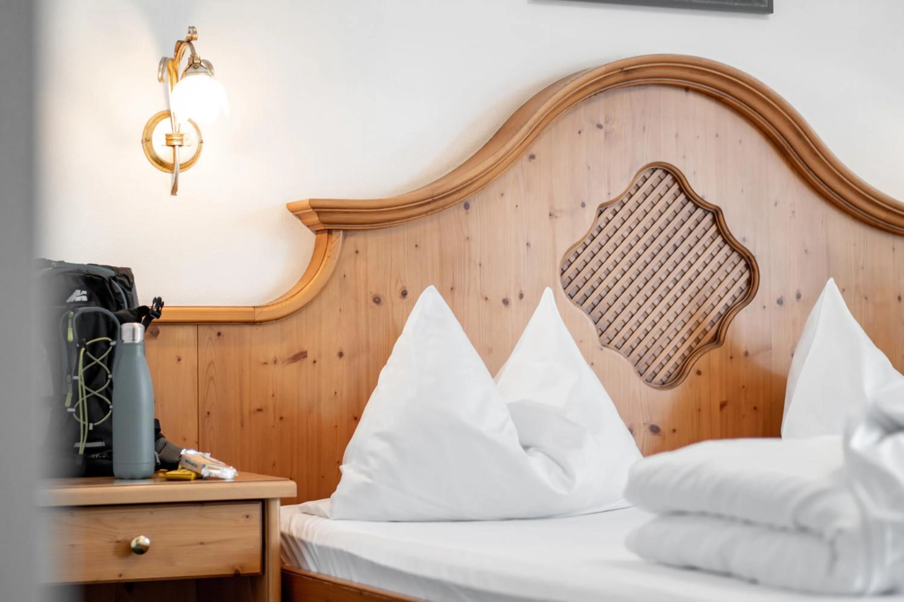 Bed in Hotel Wochtla Buam Aktivhotel am Kronplatz mit Sauna