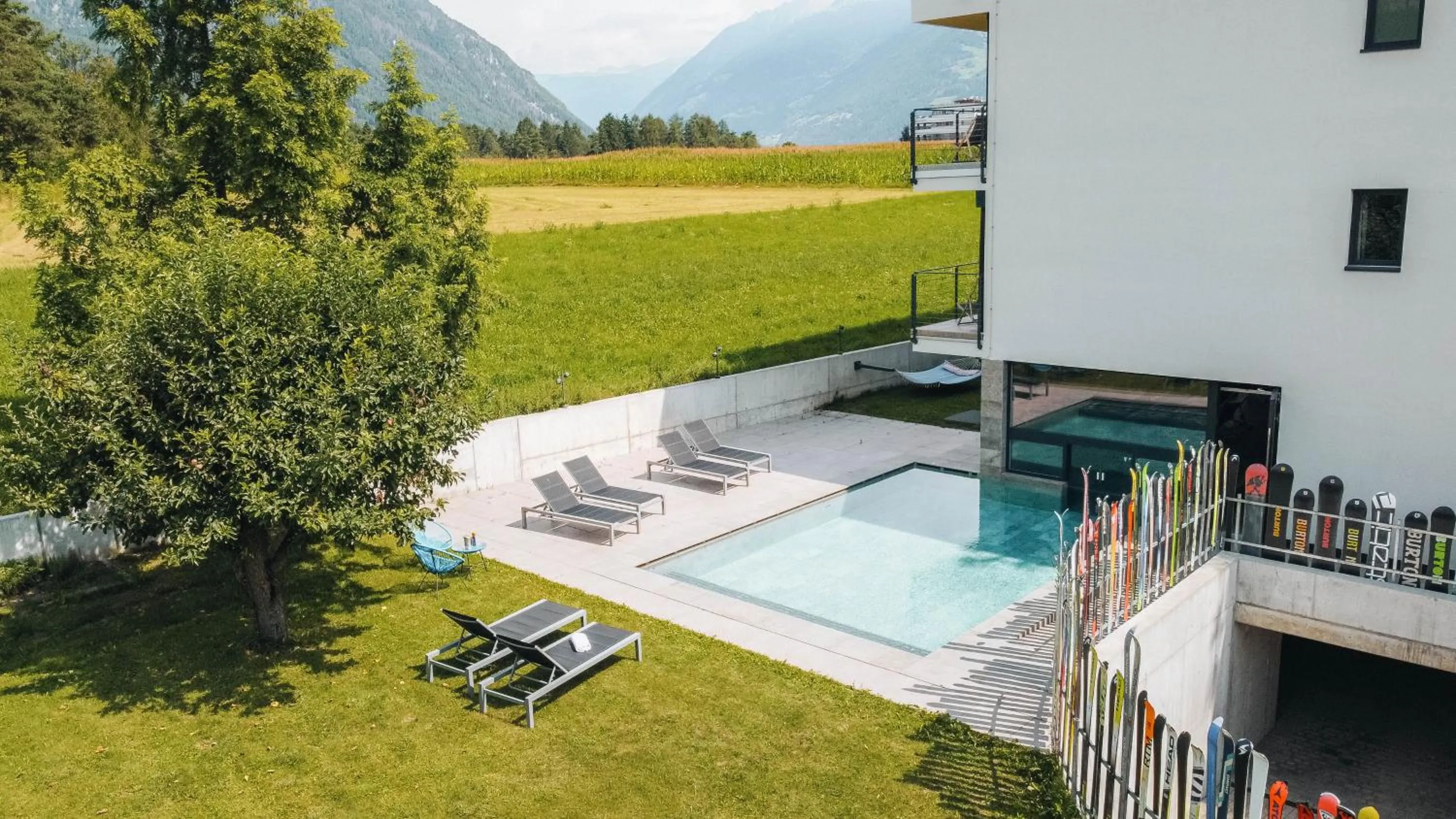 Swimming pool in Hotel Wochtla Buam Aktivhotel am Kronplatz mit Sauna