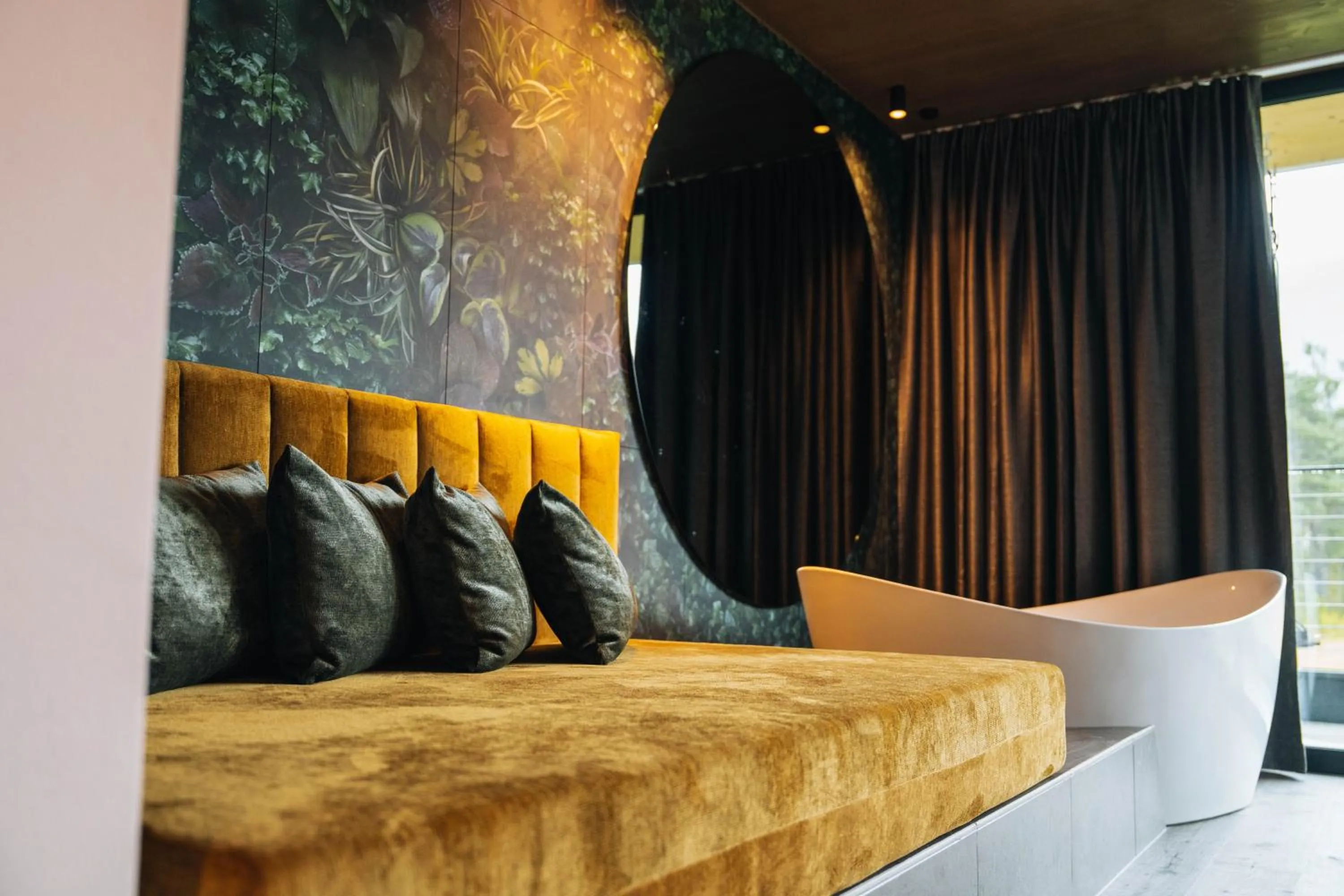 Seating area, Bed in Hotel Wochtla Buam Aktivhotel am Kronplatz mit Sauna