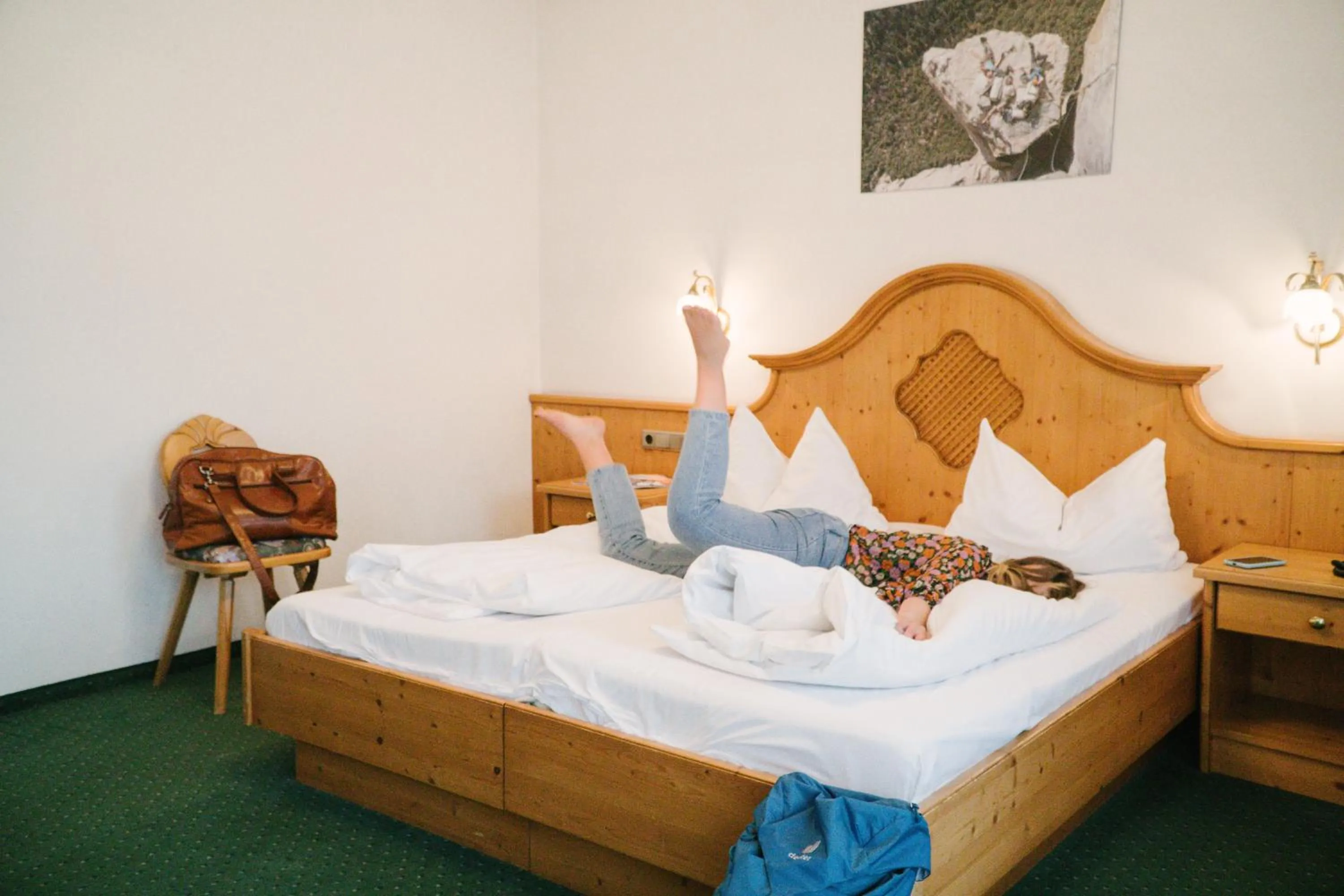 Bedroom, Bed in Hotel Wochtla Buam Aktivhotel am Kronplatz mit Sauna