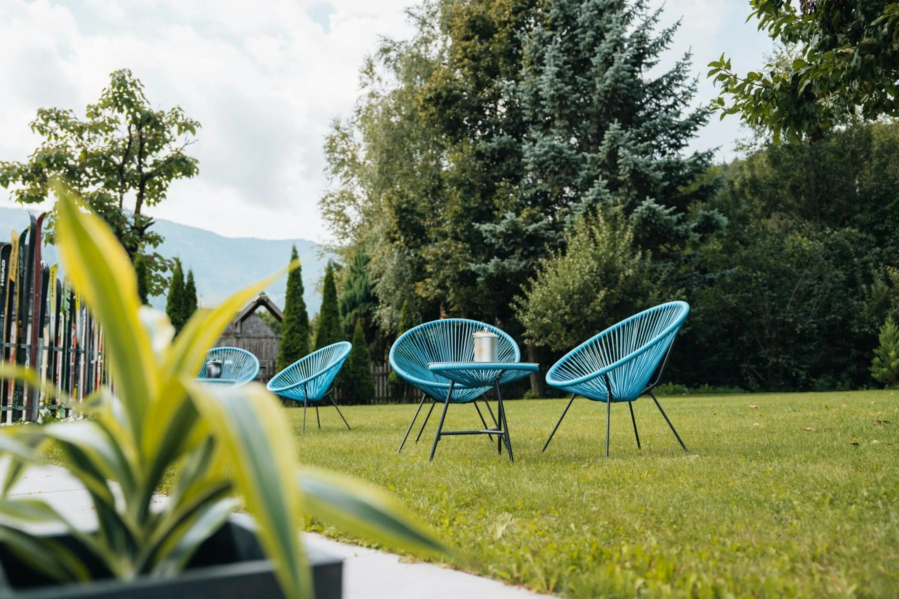 Garden view in Hotel Wochtla Buam Aktivhotel am Kronplatz mit Sauna