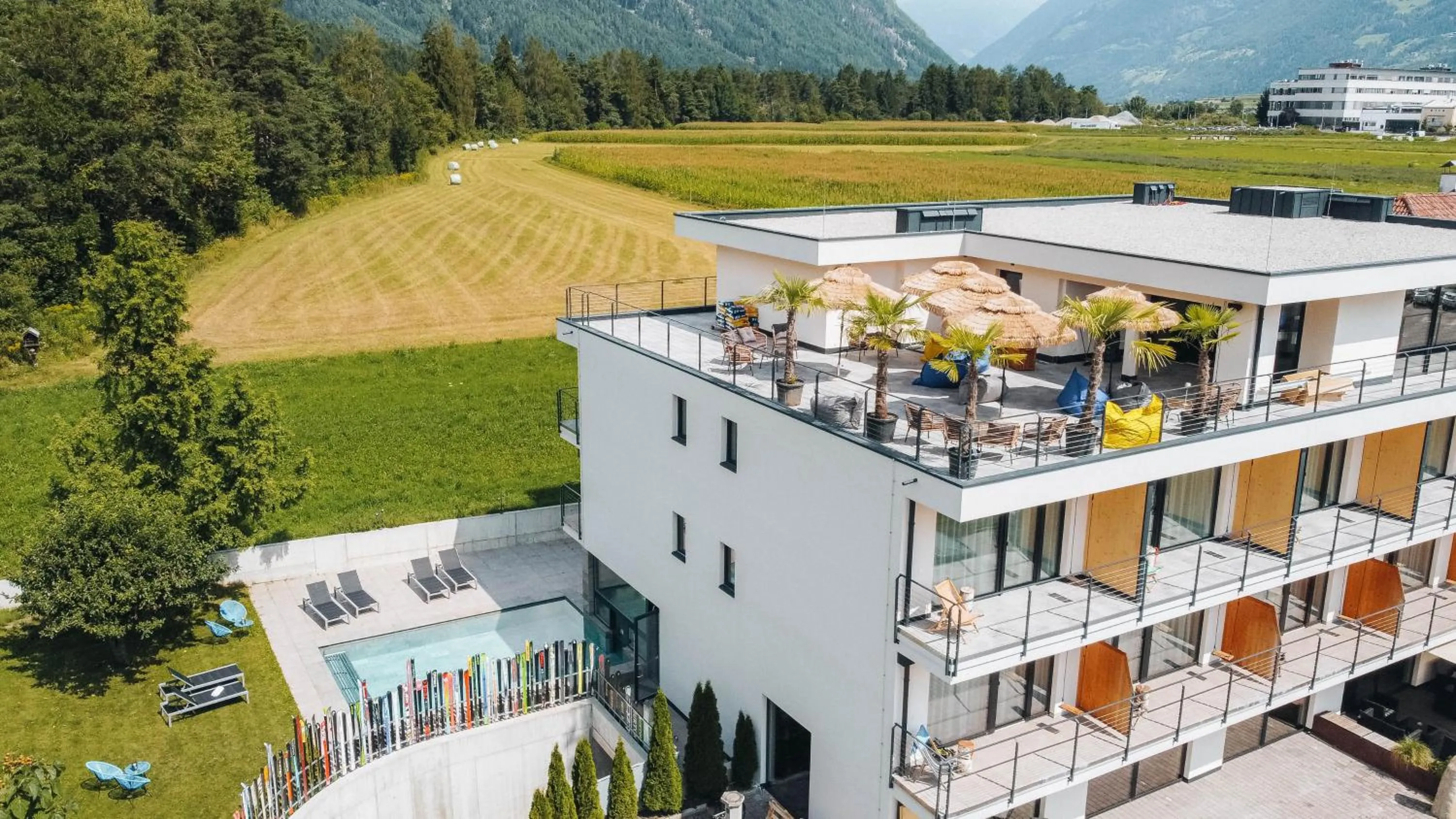 Property building in Hotel Wochtla Buam Aktivhotel am Kronplatz mit Sauna