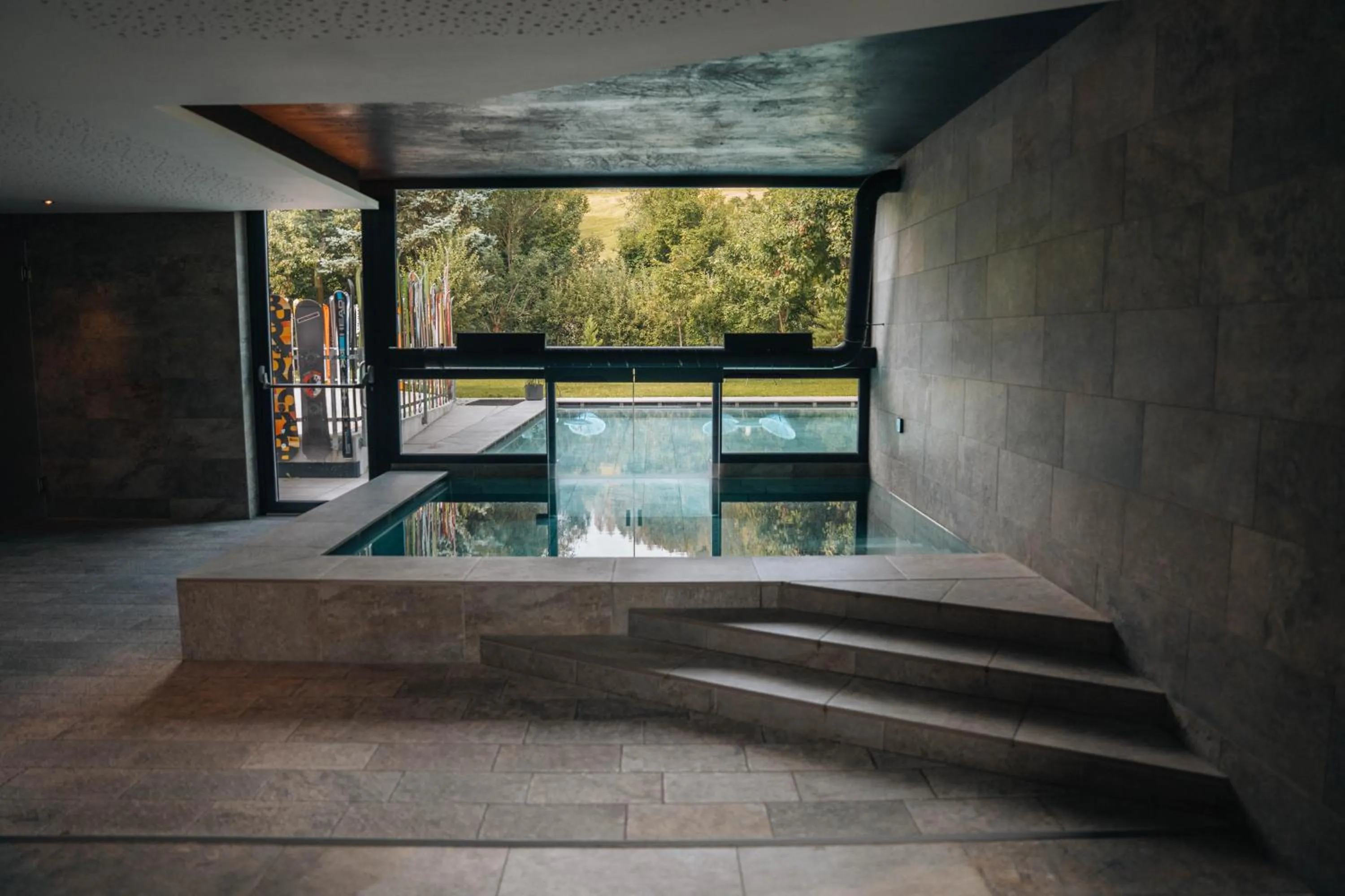 Swimming pool in Hotel Wochtla Buam Aktivhotel am Kronplatz mit Sauna