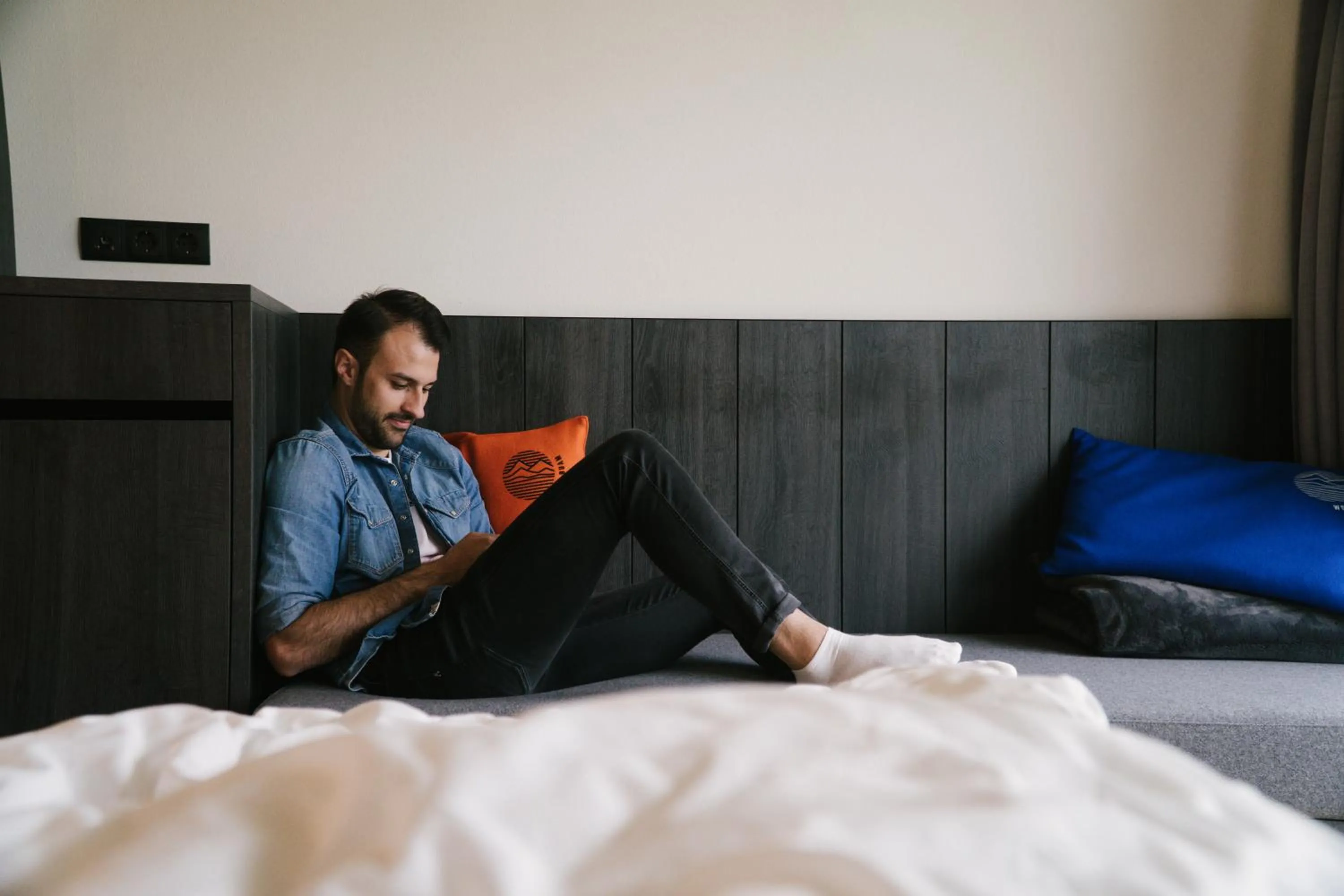 Seating area, Bed in Hotel Wochtla Buam Aktivhotel am Kronplatz mit Sauna