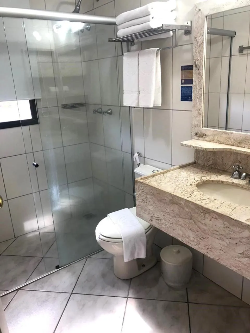 Shower in Hotel São Luiz