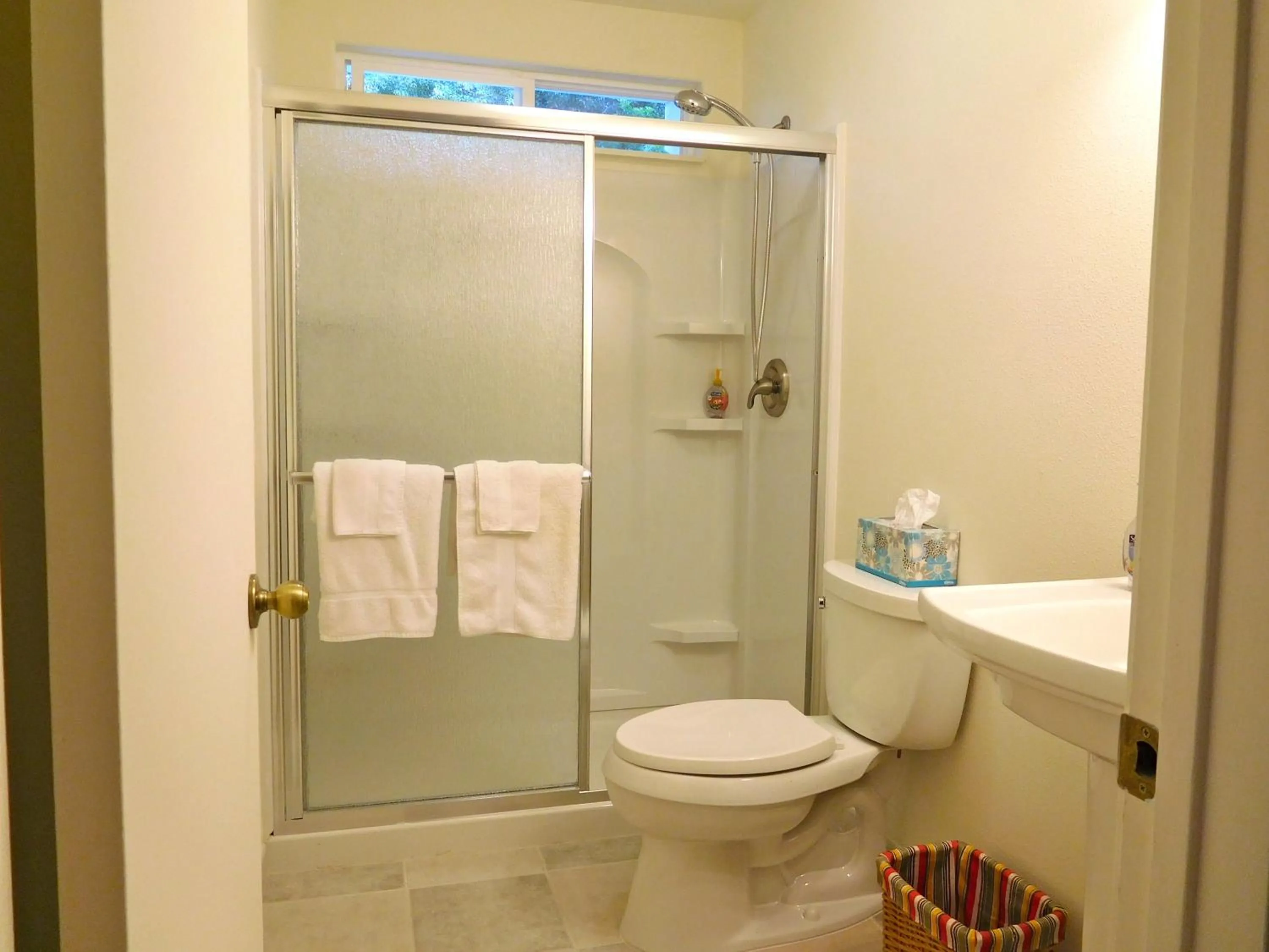 Bathroom in Bears' Place Guest House