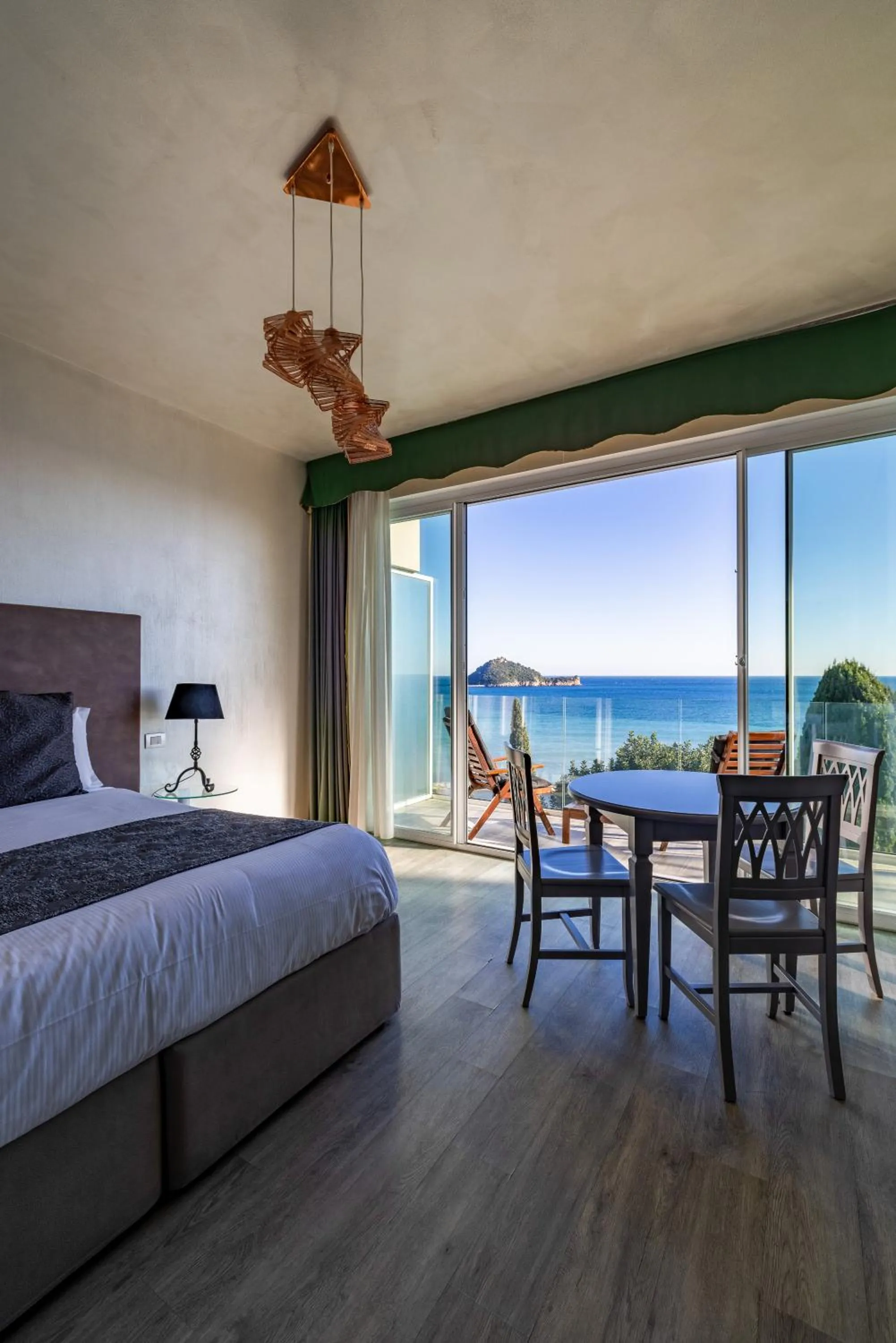 Balcony/Terrace, Bed in Baba Residences