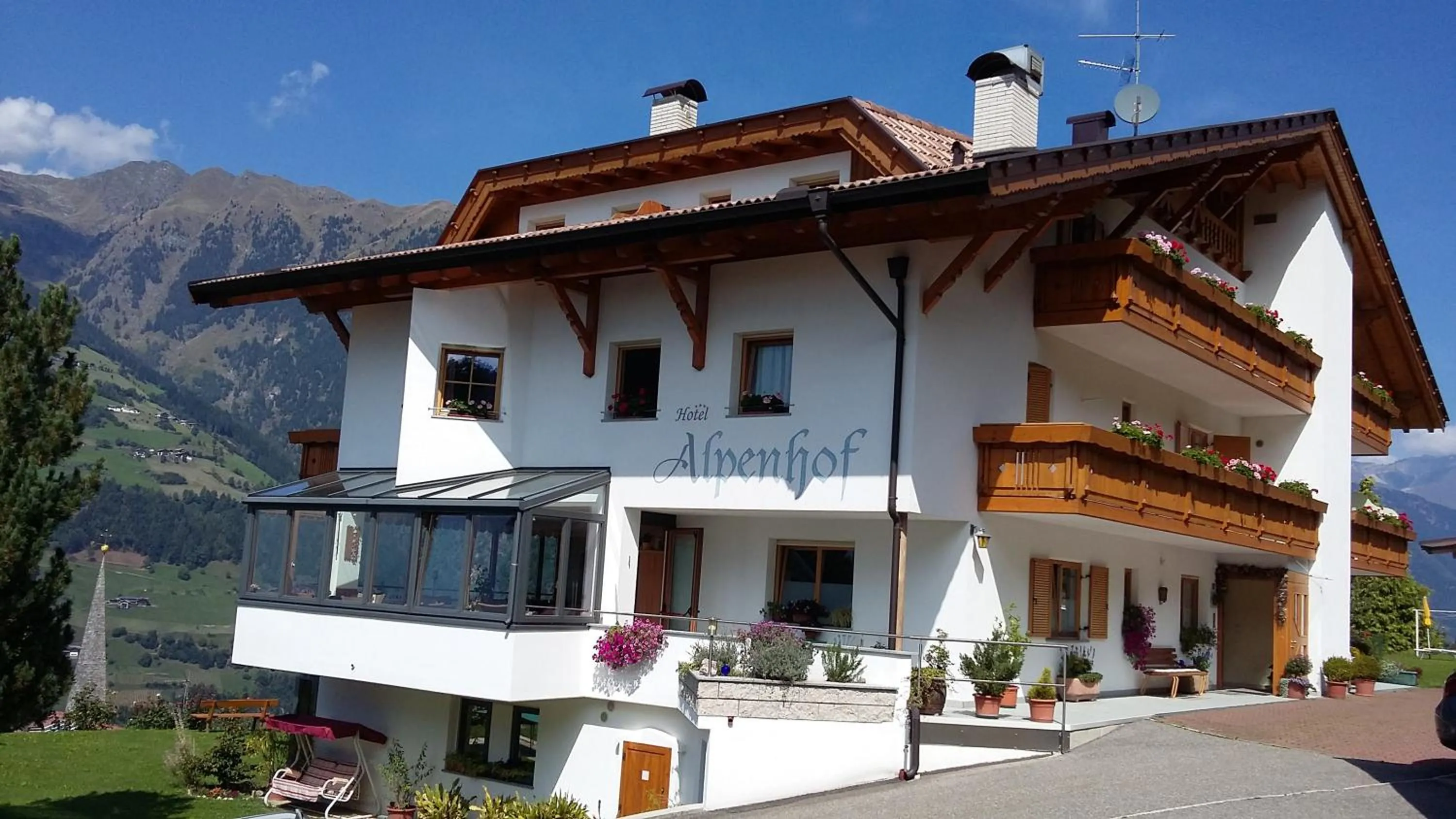 Facade/entrance in Hotel Garni Alpenhof