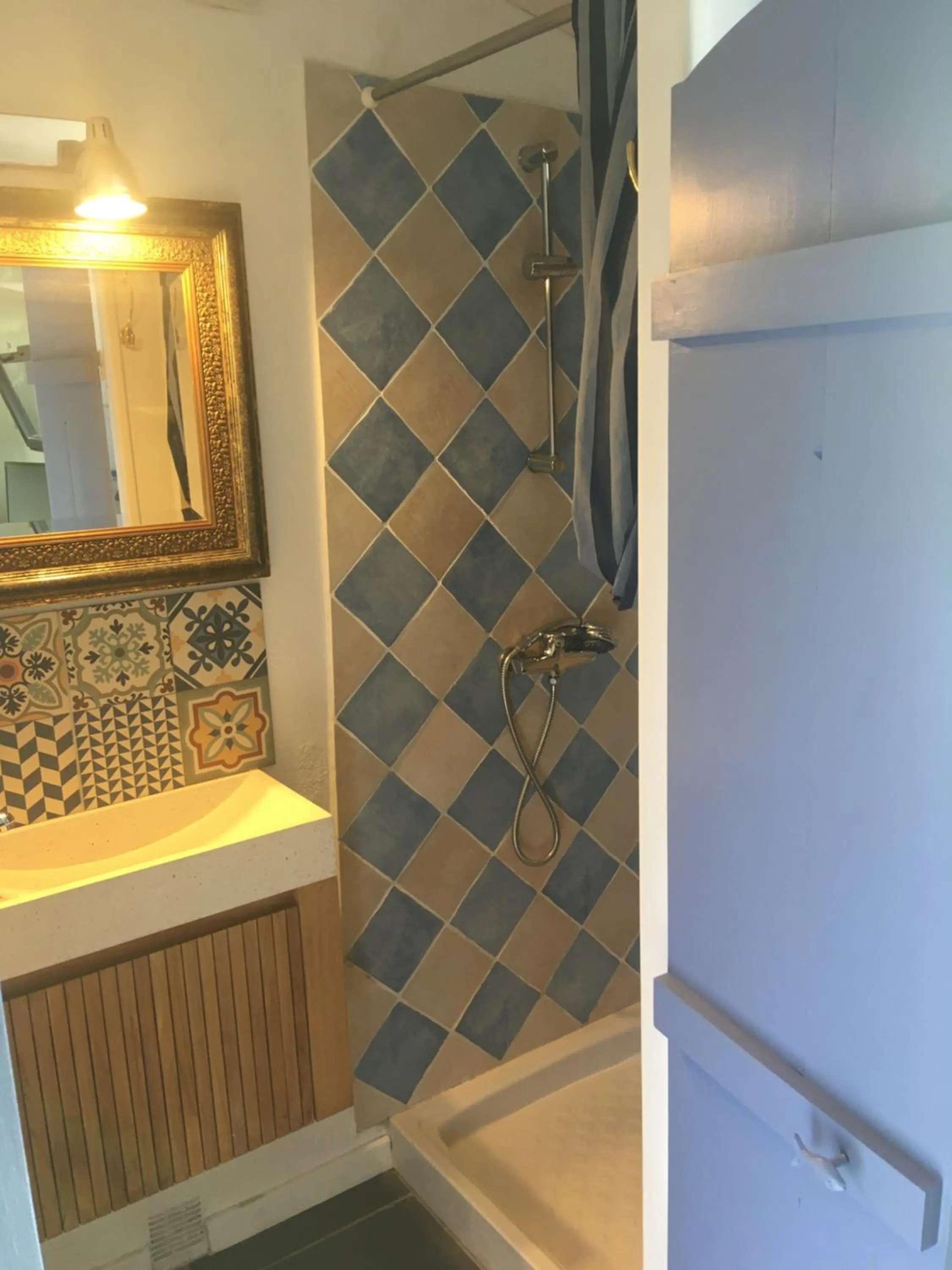 Le Buzet Bleu Bed & Breakfast