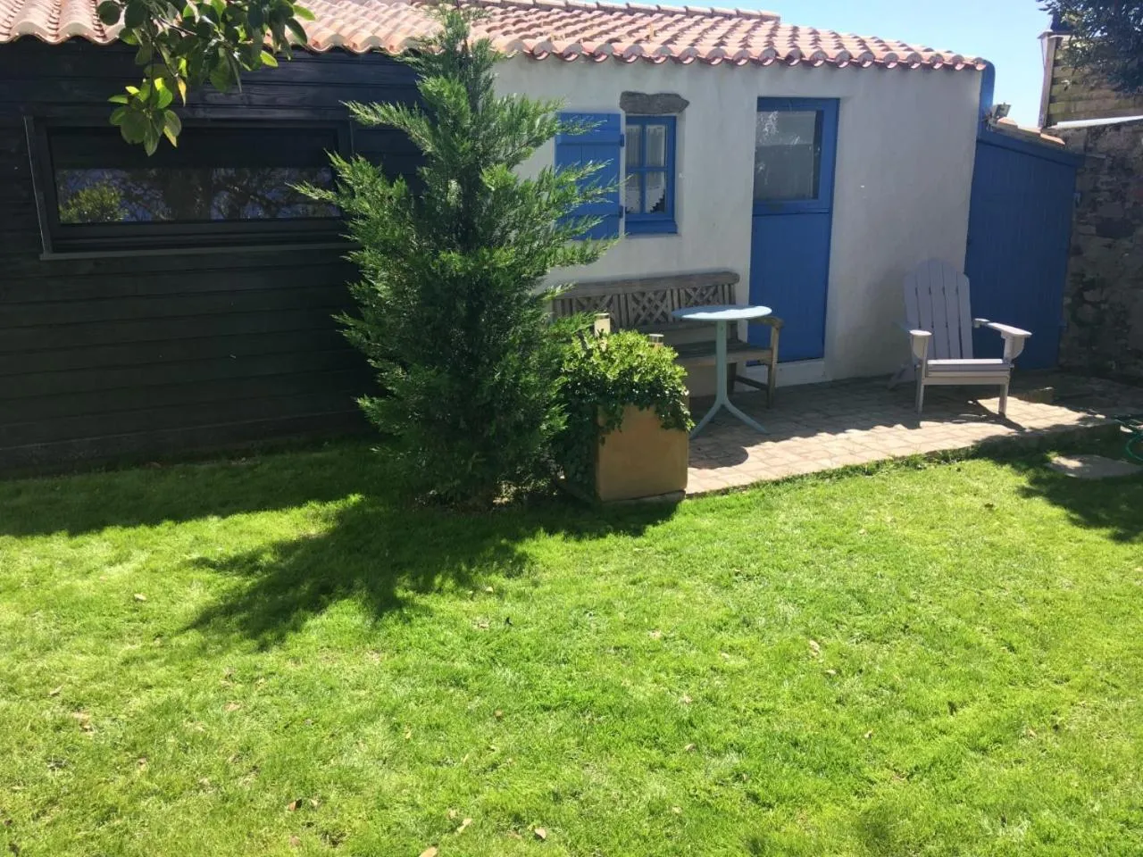 Patio in Le Buzet Bleu Bed & Breakfast