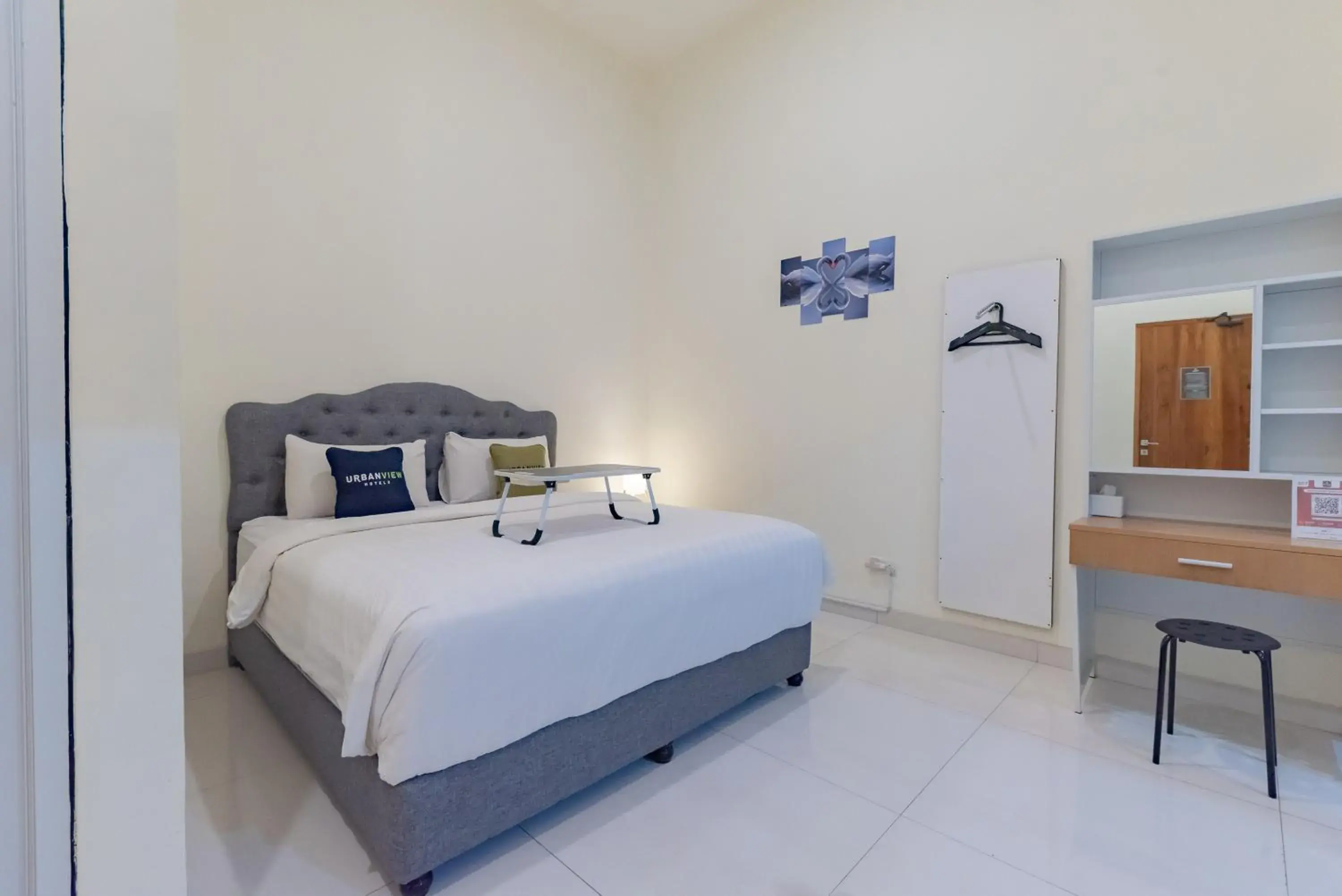 Deluxe Suite in Urbanview Darmo Residence Bandung Deluxe Suite in Urbanview Darmo Residence Bandung