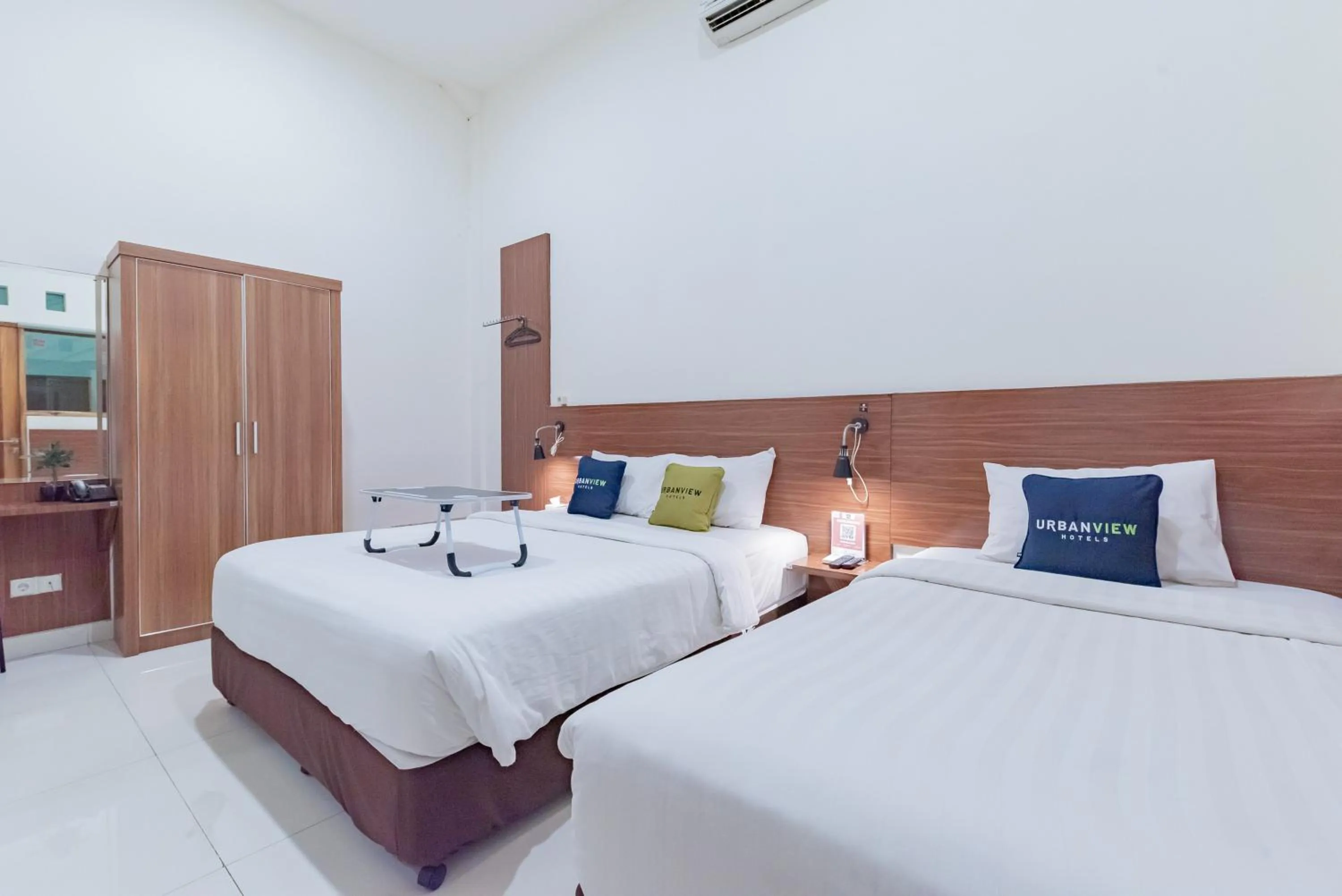 Bedroom, Bed in Urbanview Darmo Residence Bandung