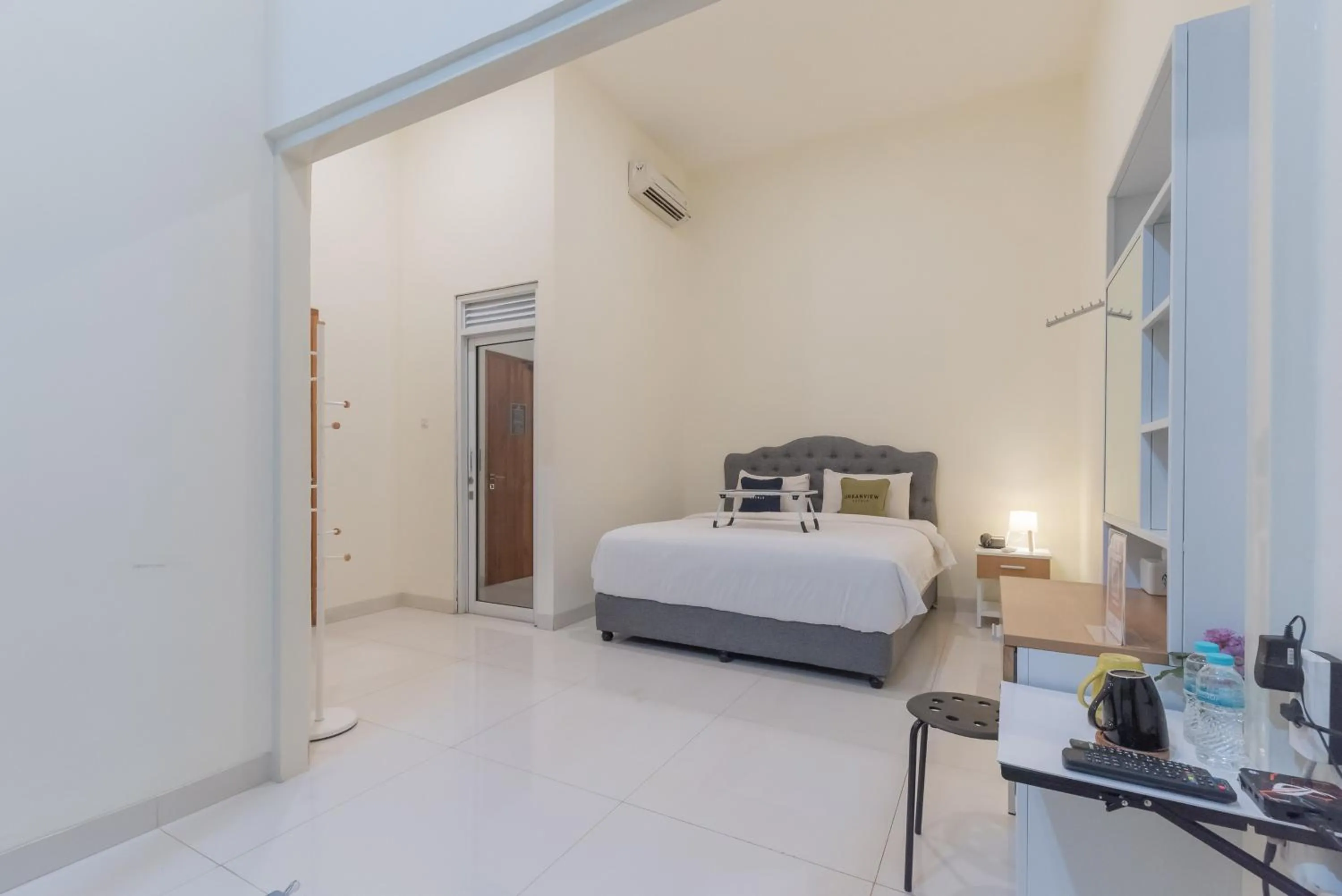 Bedroom, Bed in Urbanview Darmo Residence Bandung