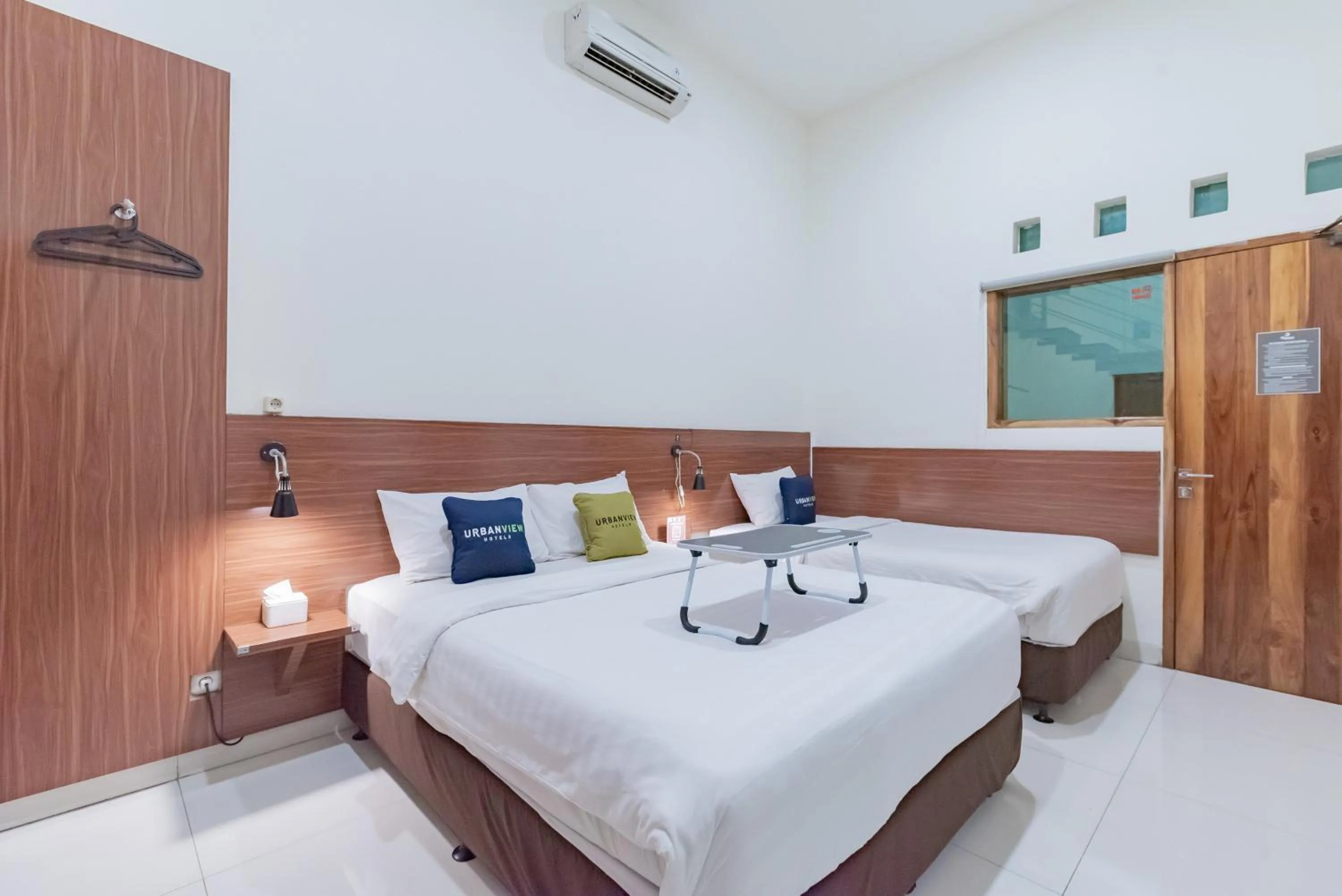 Bedroom, Bed in Urbanview Darmo Residence Bandung