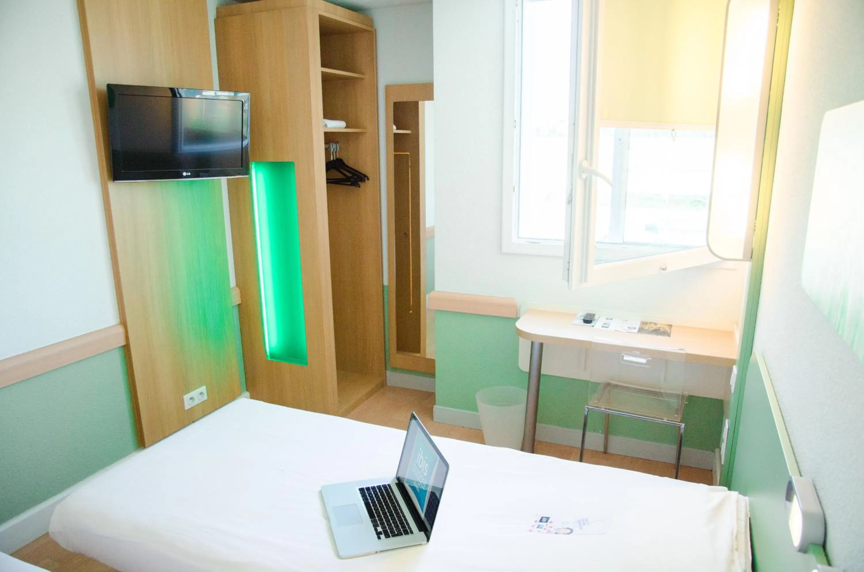 Bed in ibis budget Aeroport le Bourget Garonor