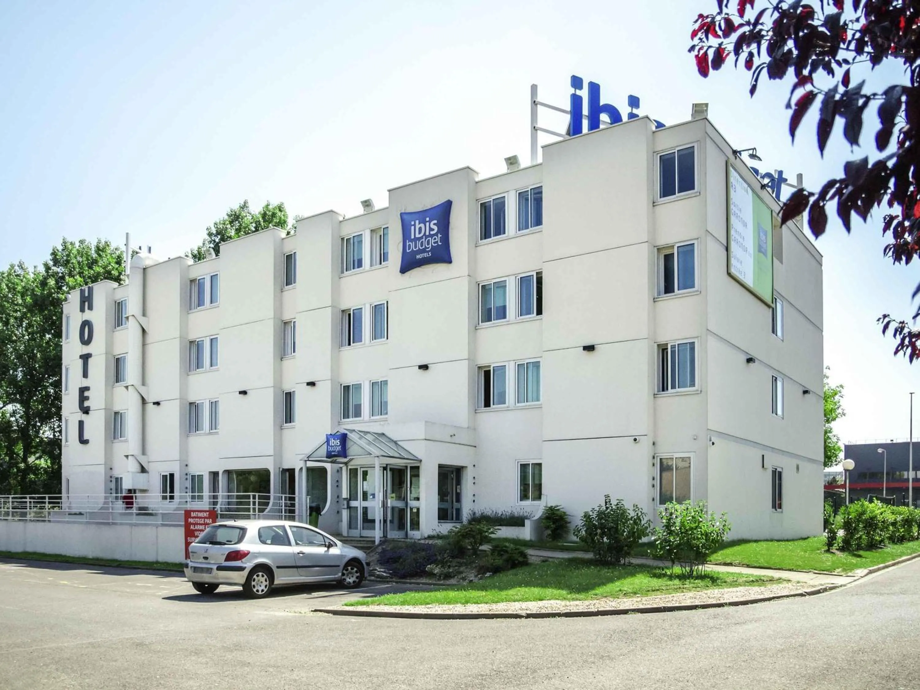 Property building in ibis budget Aeroport le Bourget Garonor