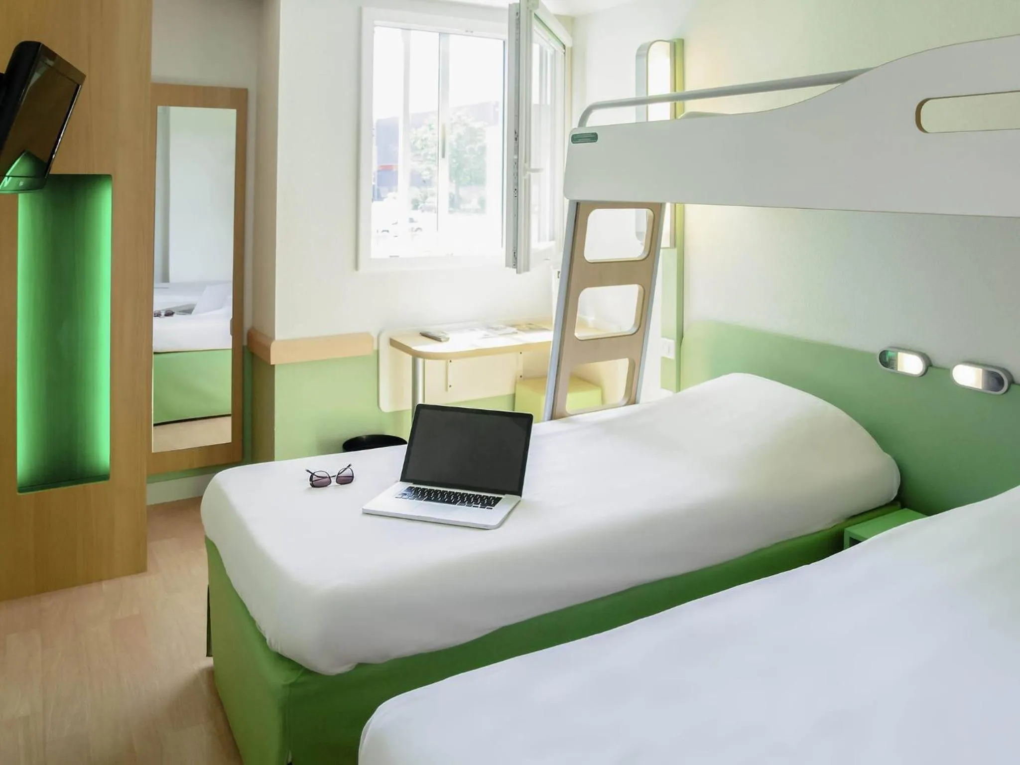 Bedroom, Bed in ibis budget Aeroport le Bourget Garonor