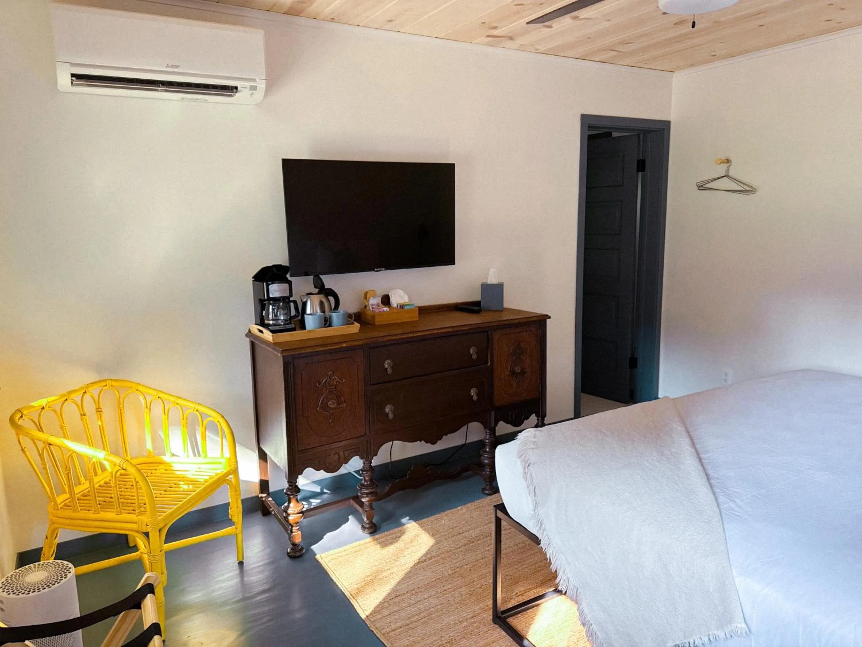 Photo of the whole room, Bed in Piety Hill Cottages