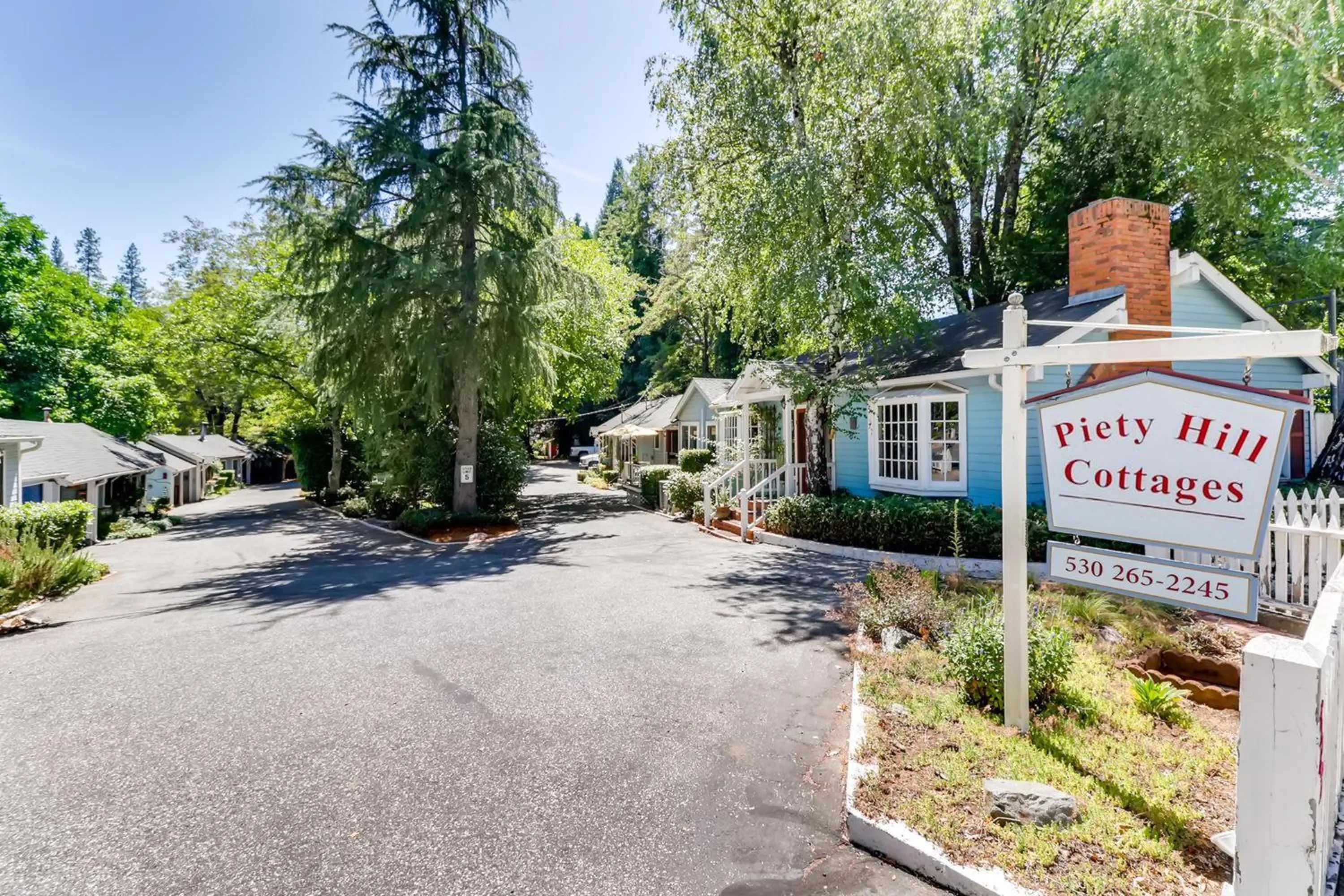 Property building in Piety Hill Cottages