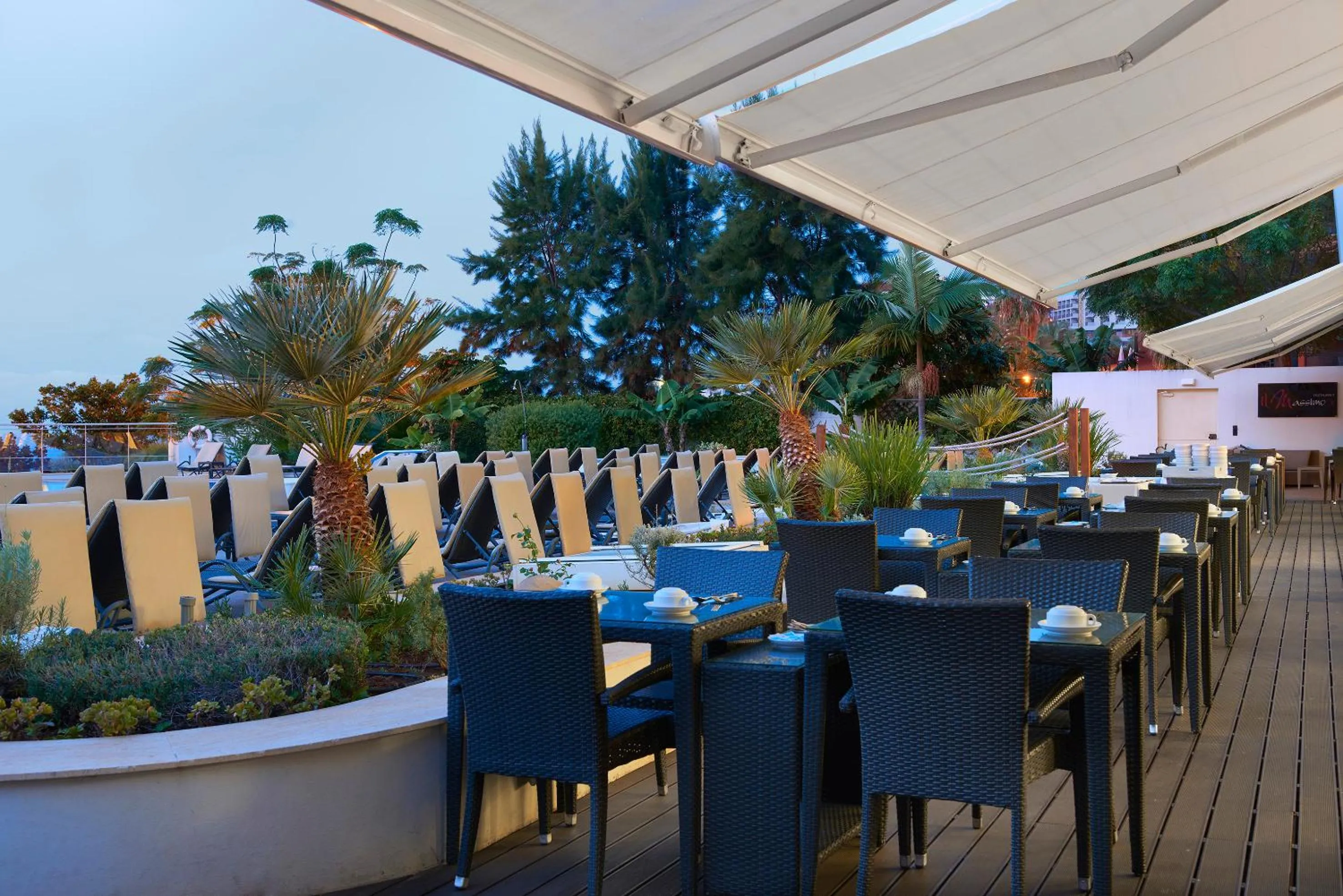 Restaurant/places to eat in Melia Madeira Mare