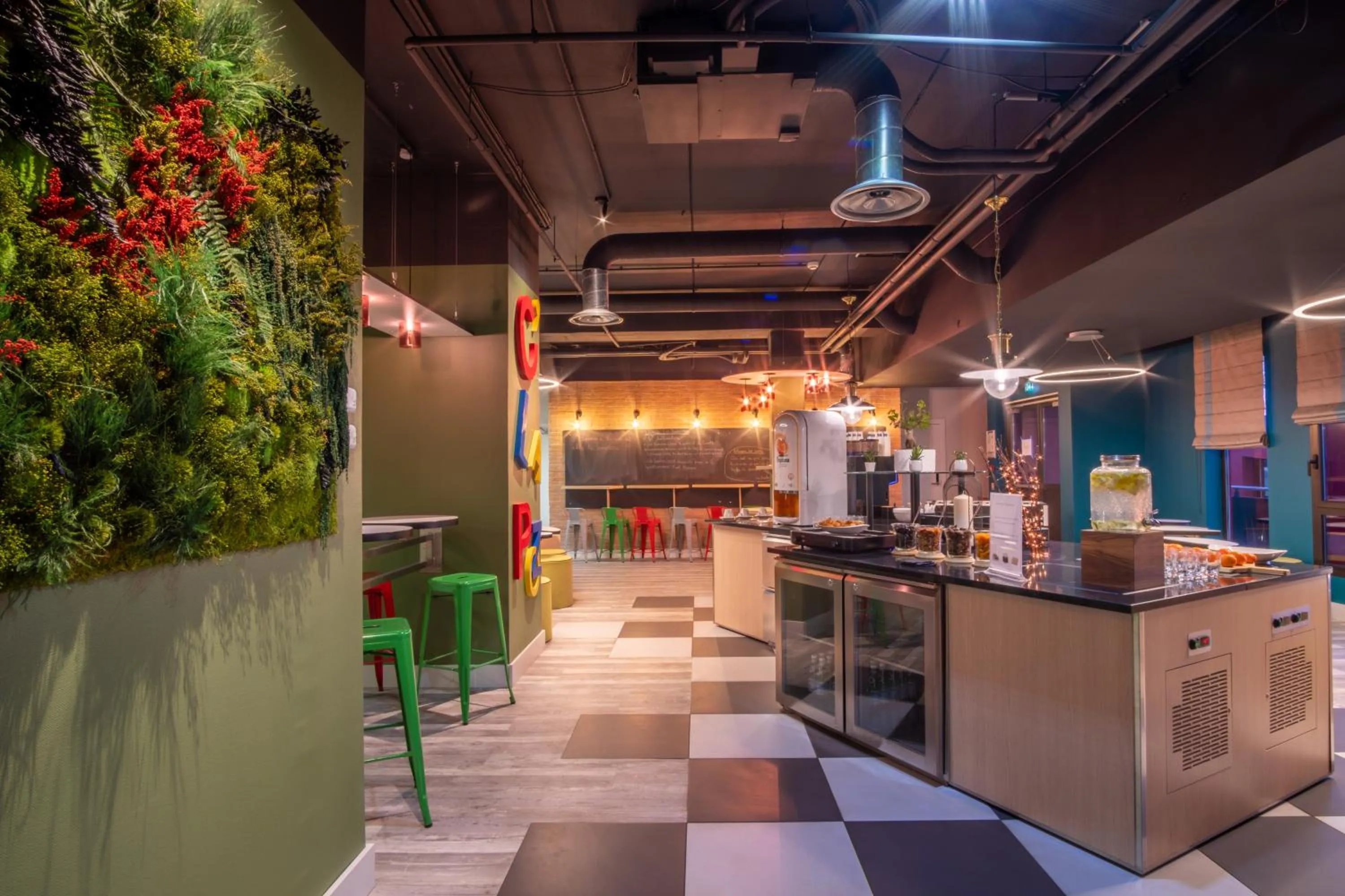 Business facilities in Kyriad Prestige Lyon Est - Saint Priest Eurexpo Hotel and SPA