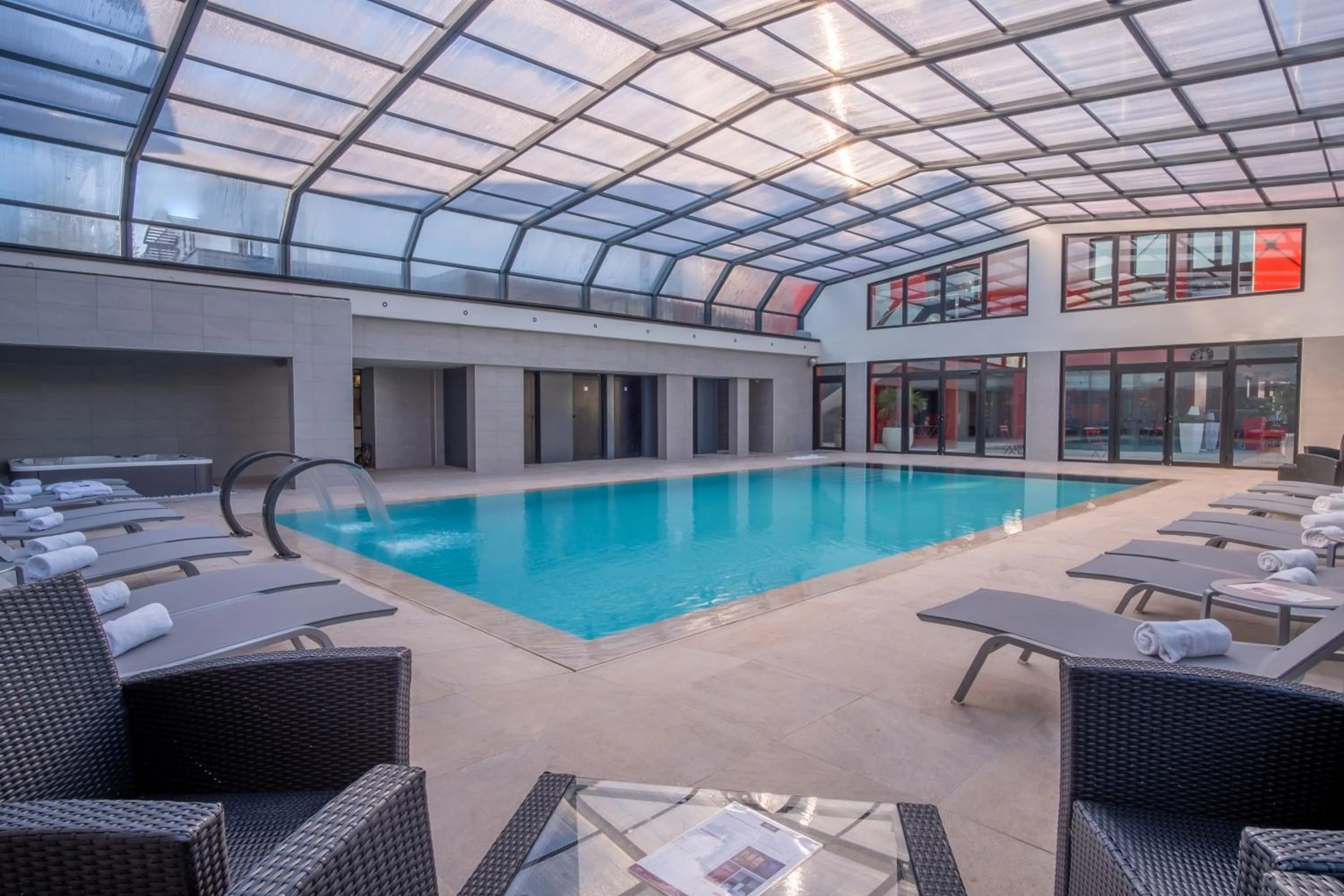 Hot Tub in Kyriad Prestige Lyon Est - Saint Priest Eurexpo Hotel and SPA