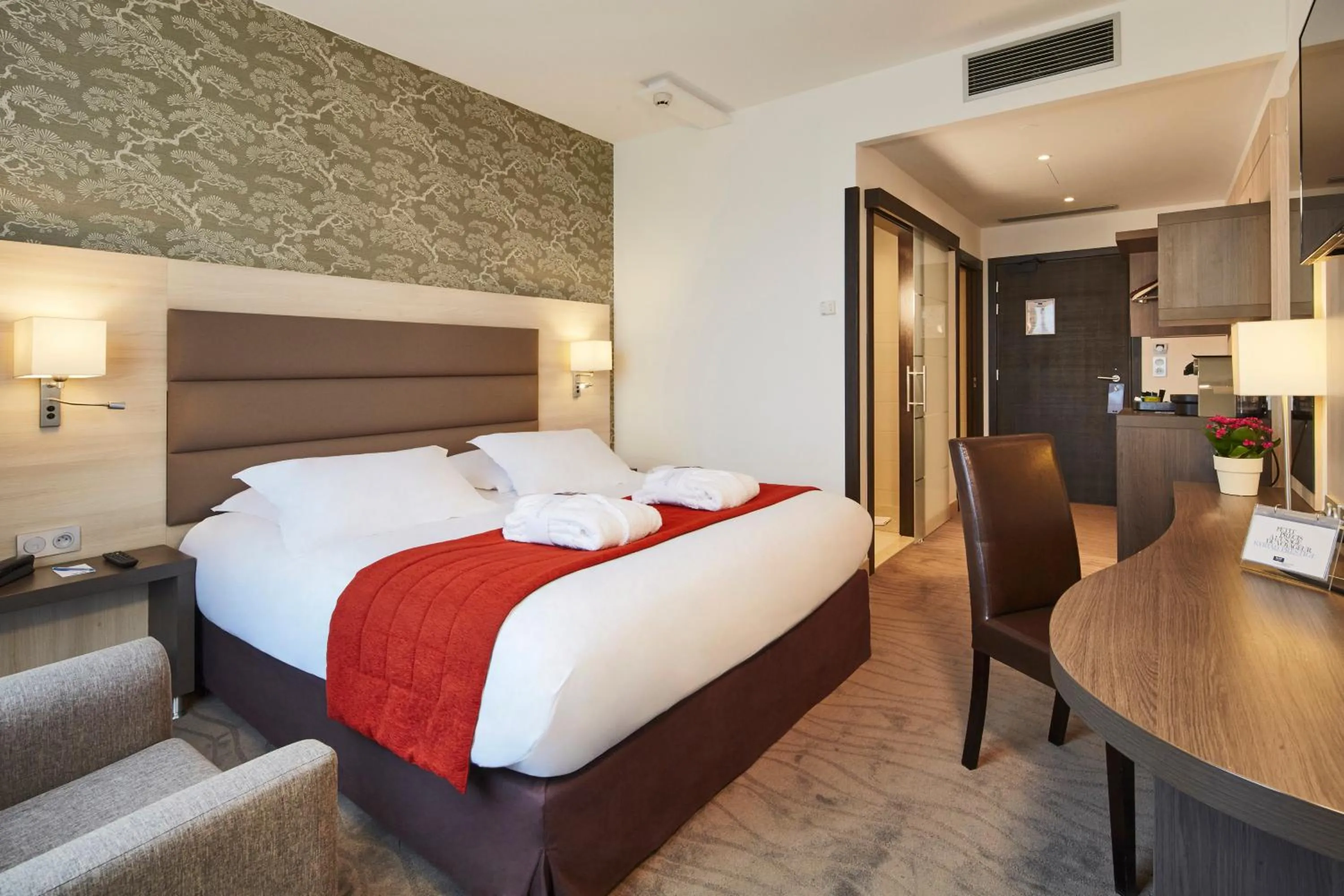 Bed in Kyriad Prestige Lyon Est - Saint Priest Eurexpo Hotel and SPA