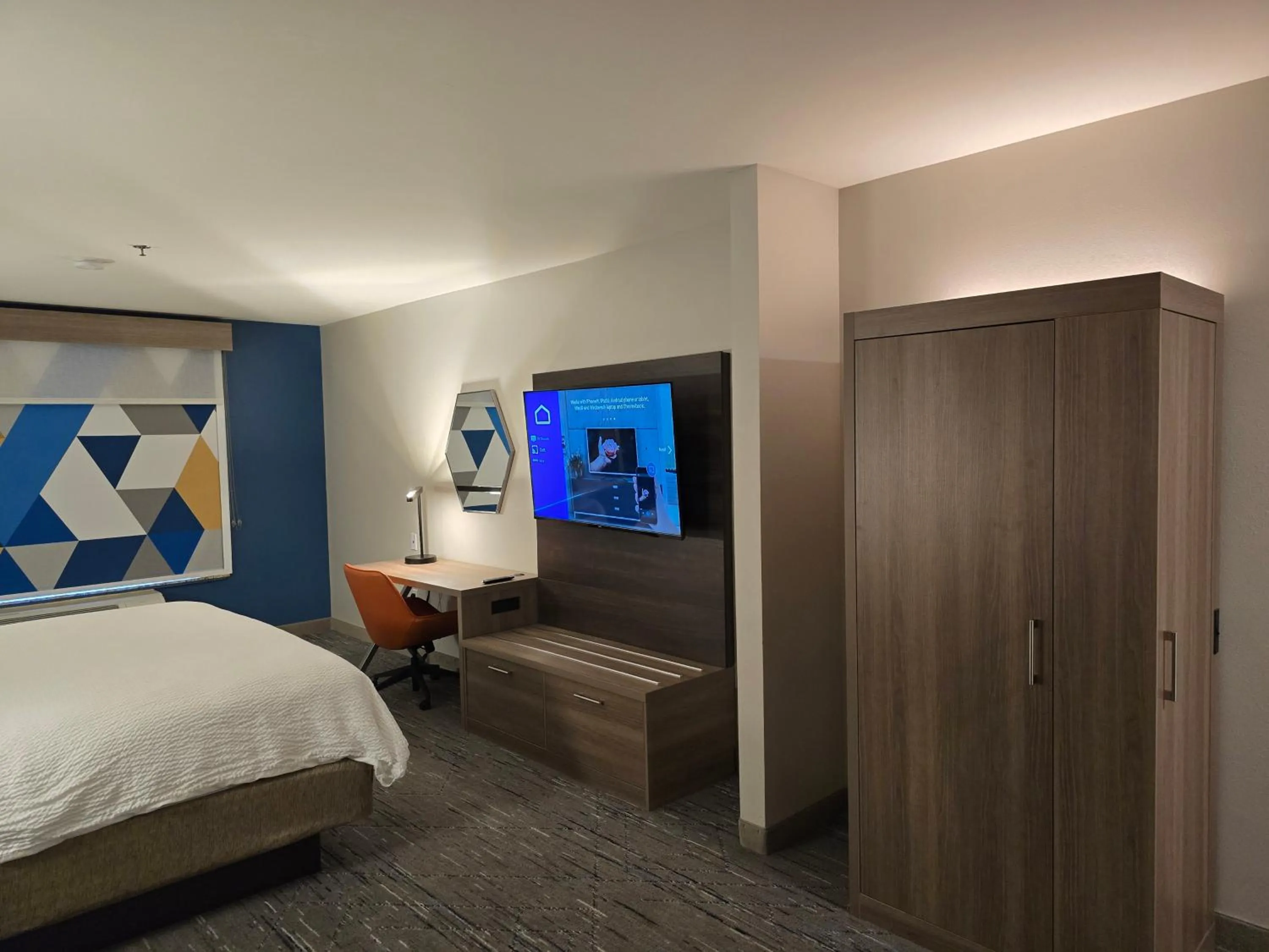 Bedroom, Bed in Holiday Inn Express & Suites - Smithfield/Selma by IHG