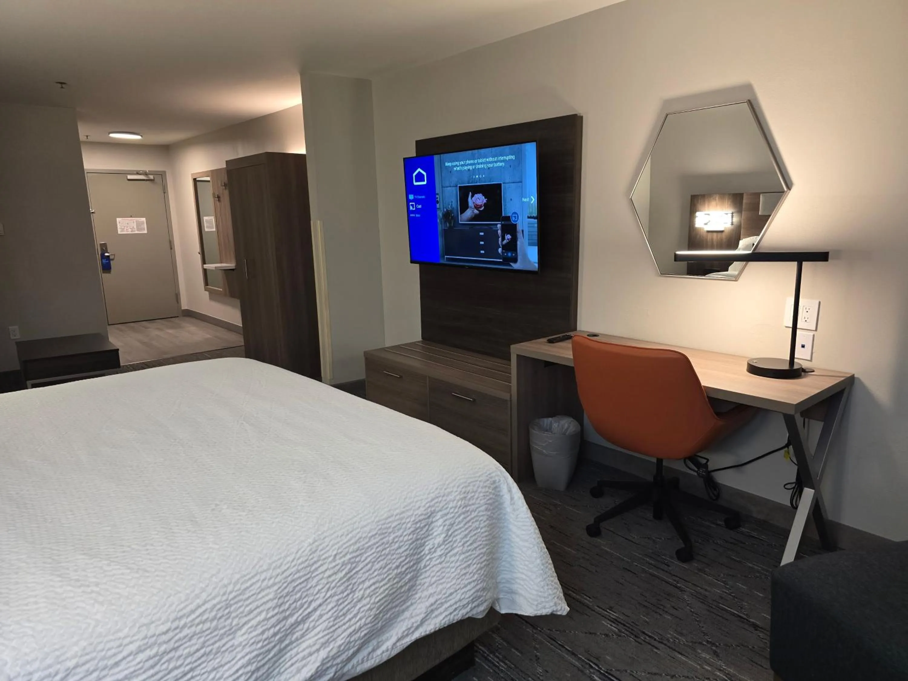 Bedroom, Bed in Holiday Inn Express & Suites - Smithfield/Selma by IHG