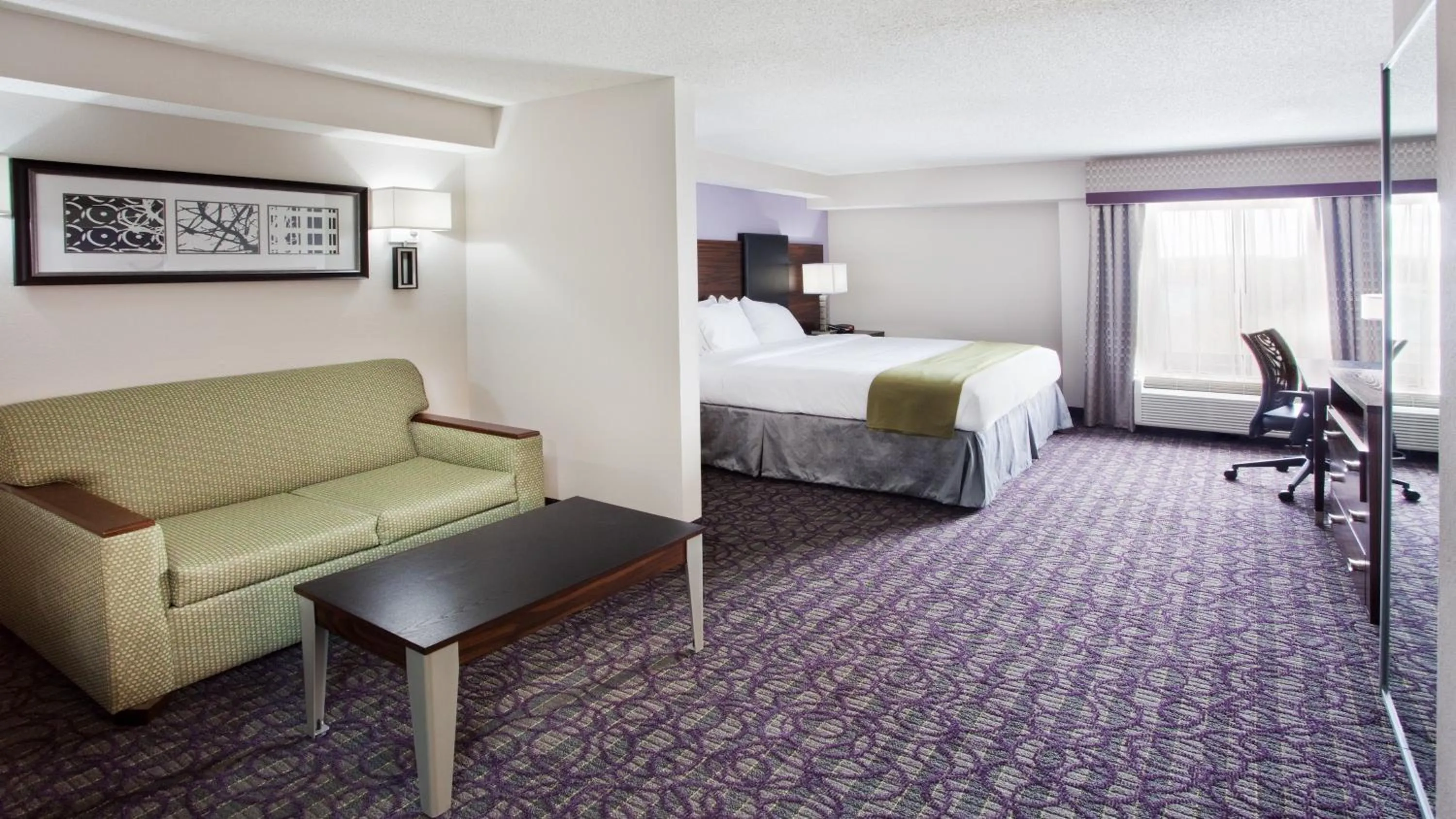 Photo of the whole room, Bed in Holiday Inn Express Atlanta West - Theme Park Area by IHG