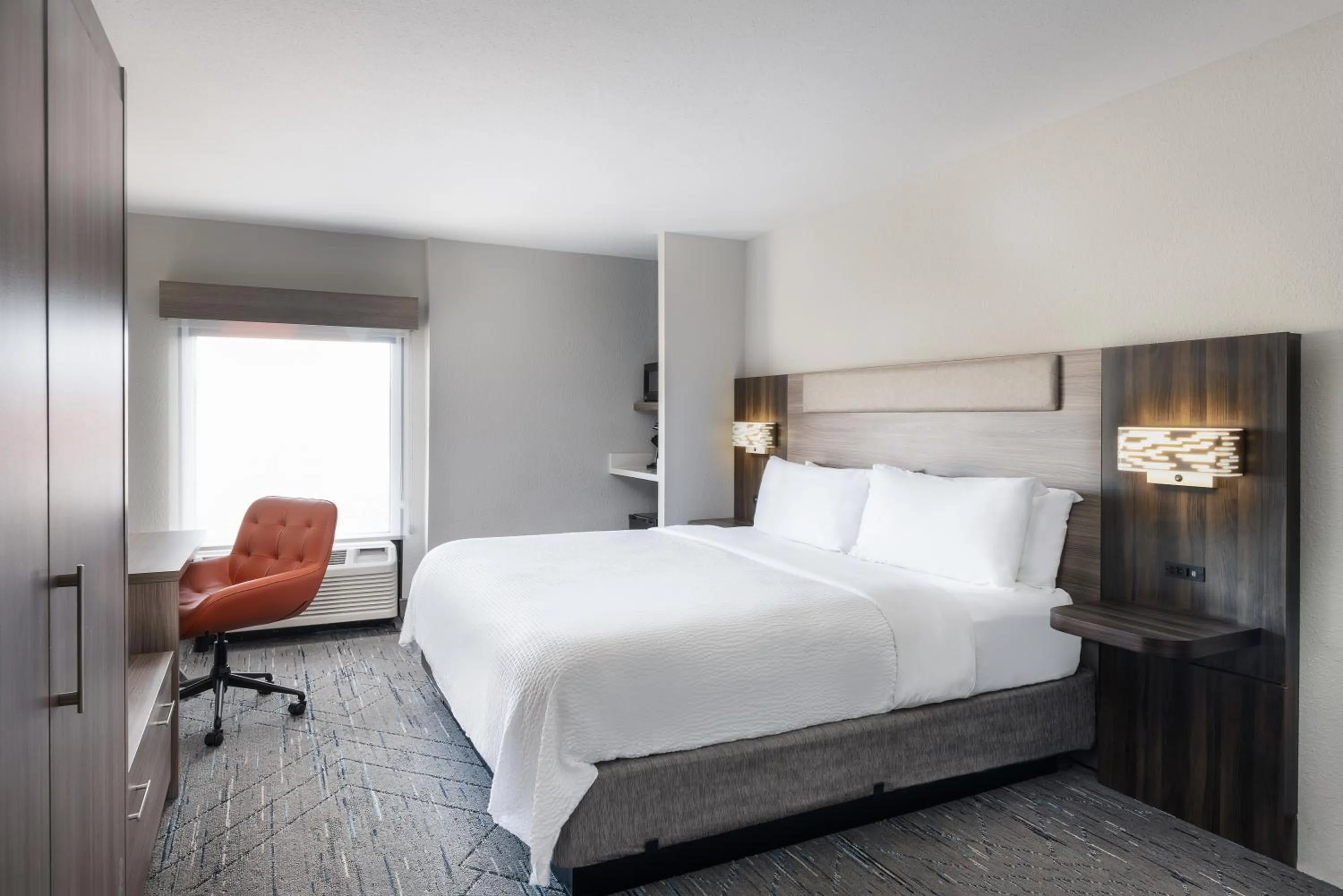 Bedroom, Bed in Holiday Inn Express Atlanta West - Theme Park Area by IHG
