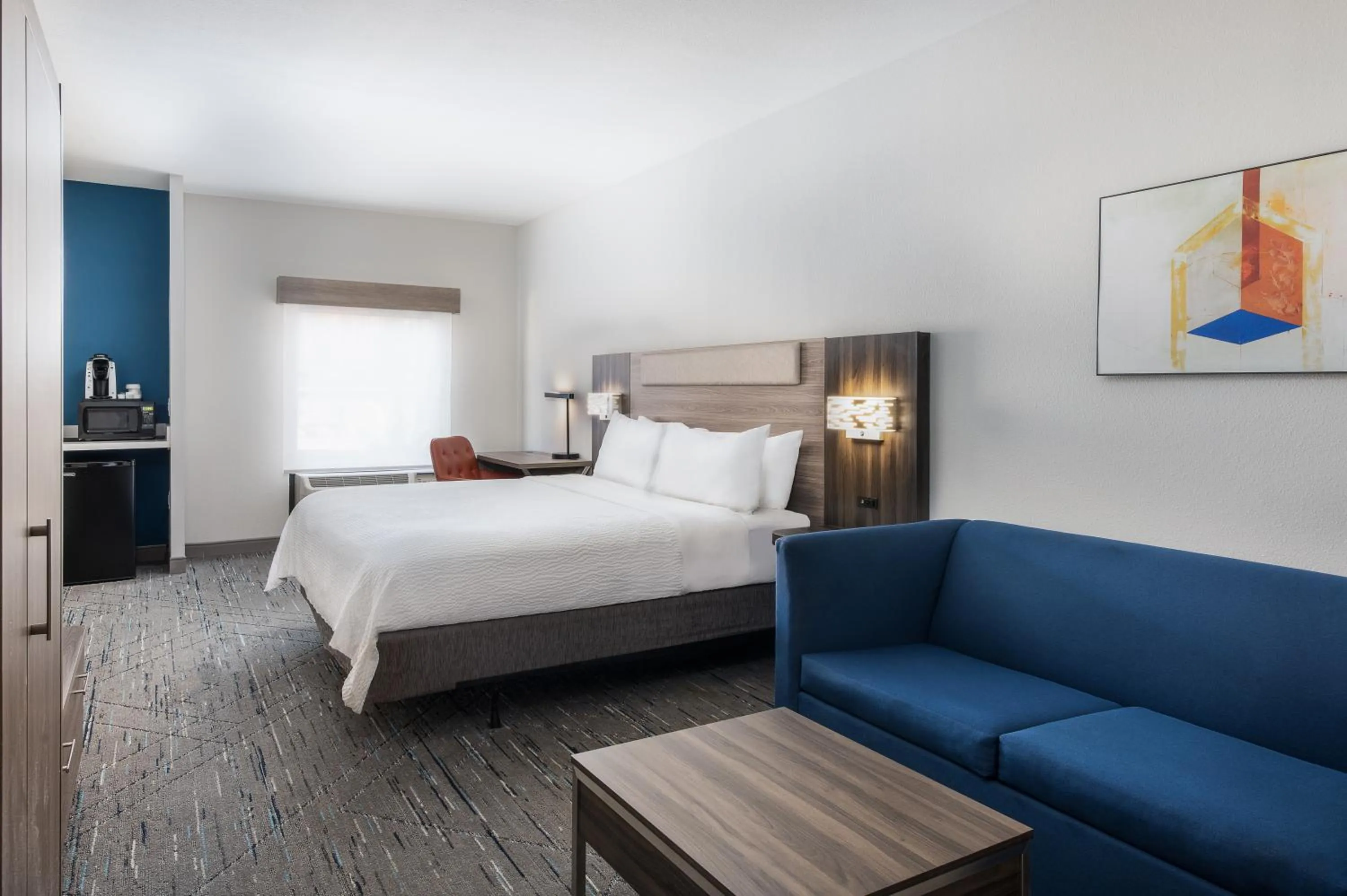 hair dresser, Bed in Holiday Inn Express Atlanta West - Theme Park Area by IHG