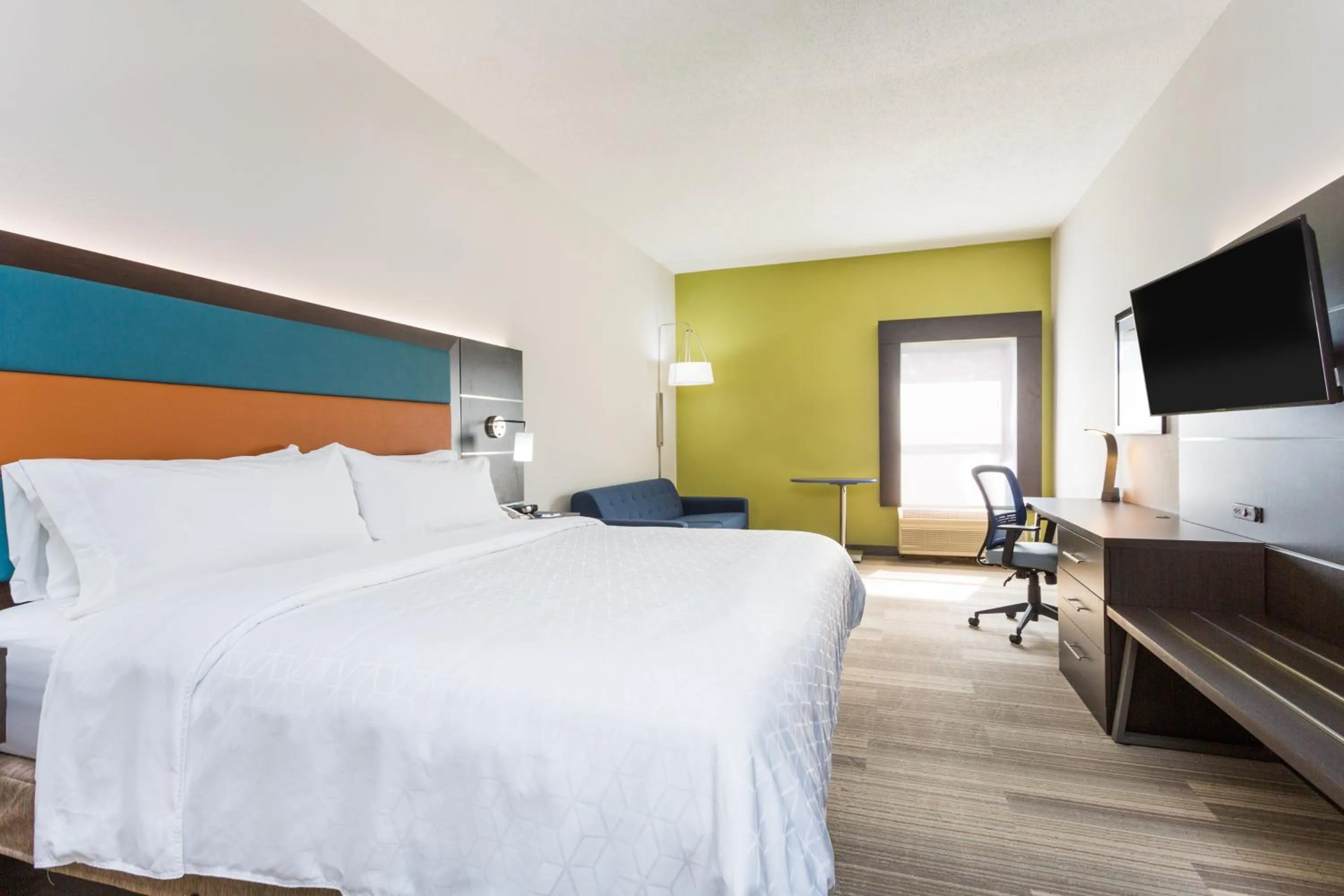 Bedroom, Bed in Holiday Inn Express - Plymouth by IHG