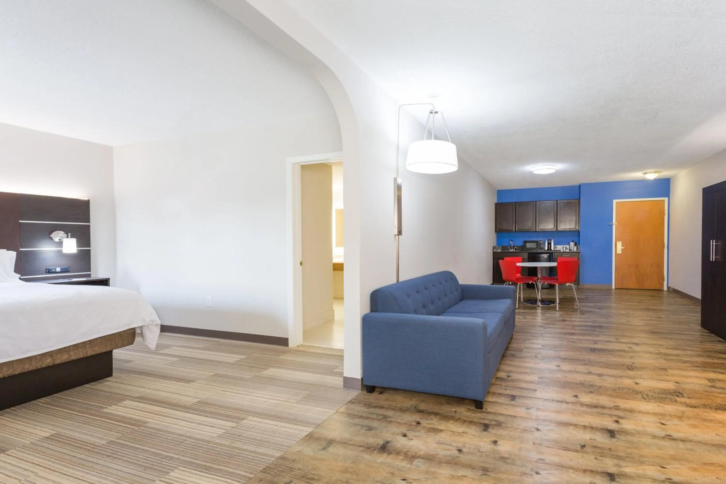 Bedroom, Bed in Holiday Inn Express - Plymouth by IHG