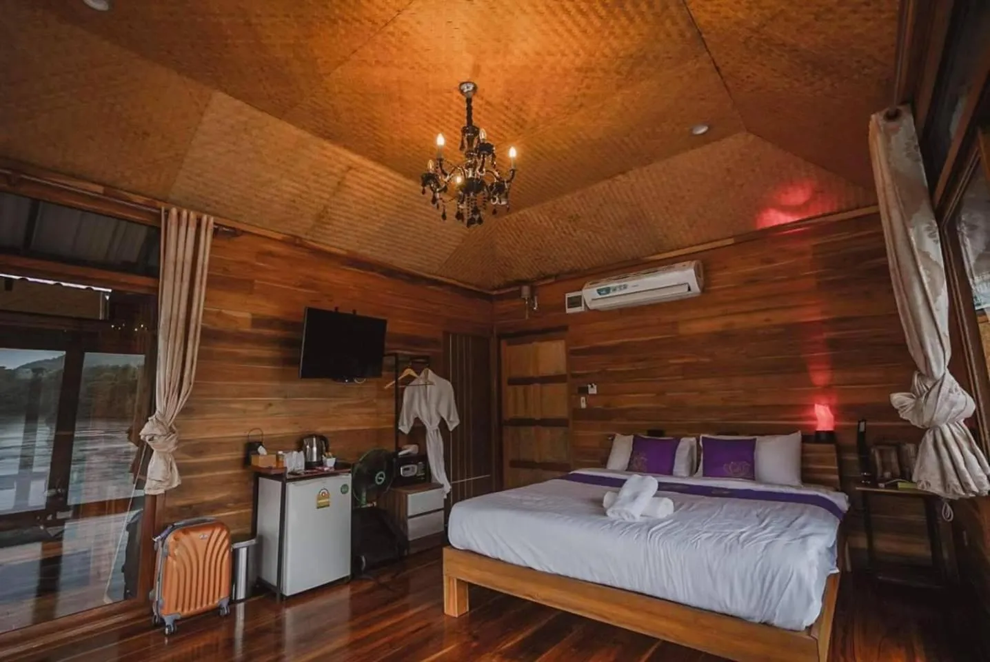 Bed in Kodaun River Kwai Resort