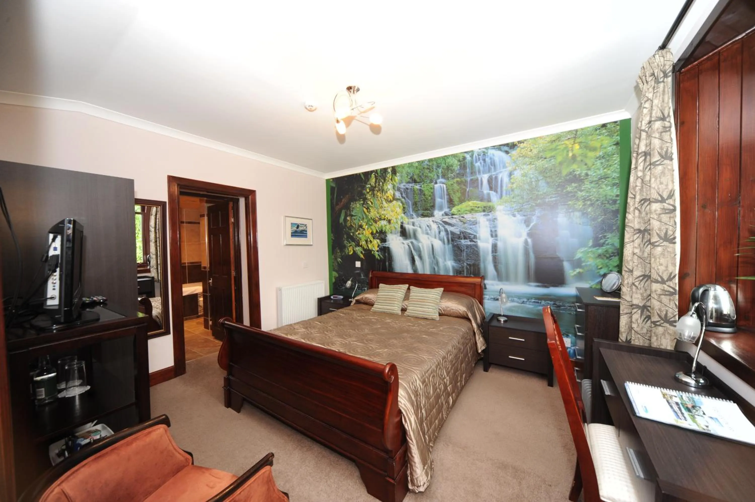 Photo of the whole room, Bed in Craigard House Hotel