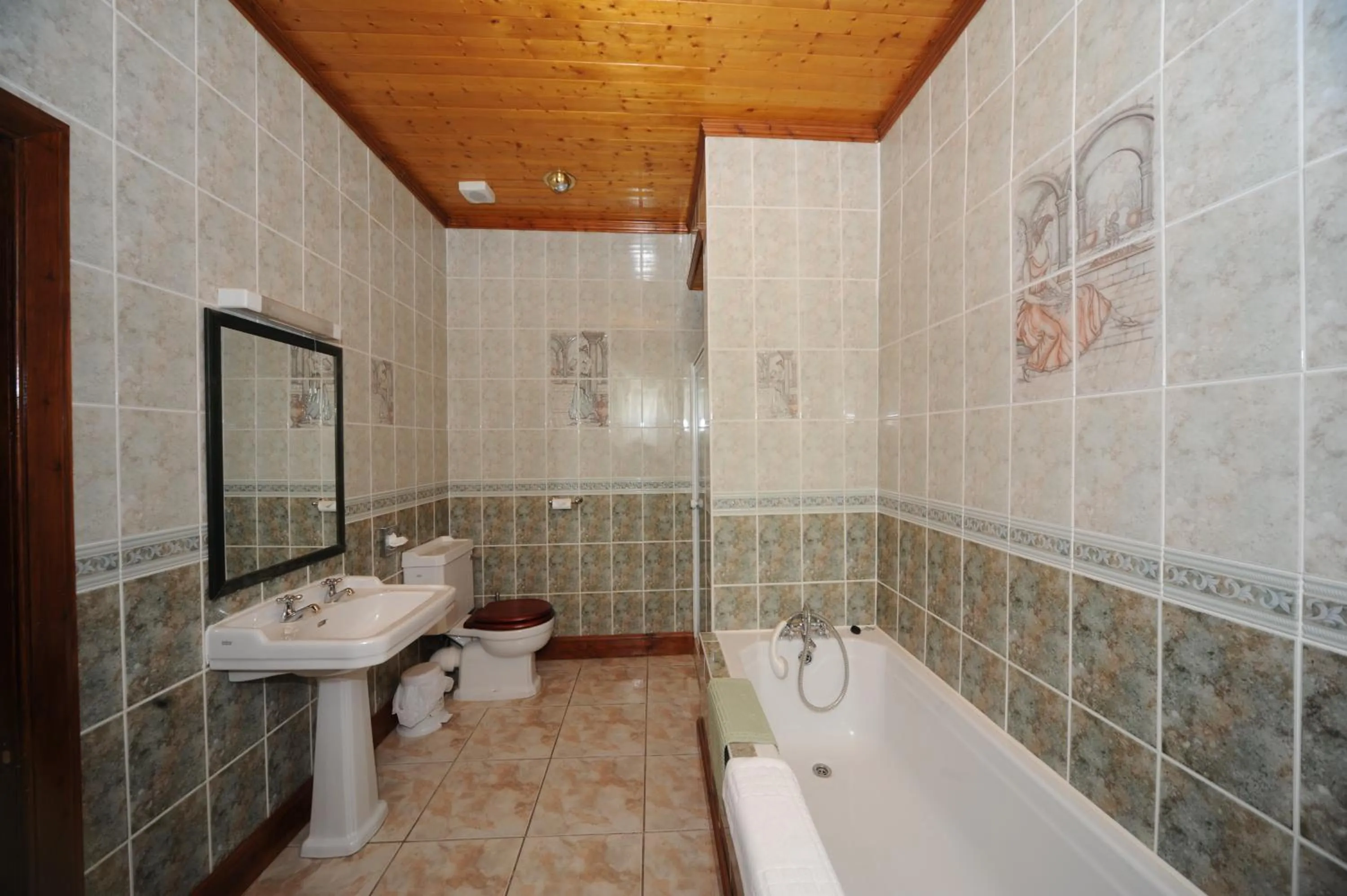 Bathroom in Craigard House Hotel