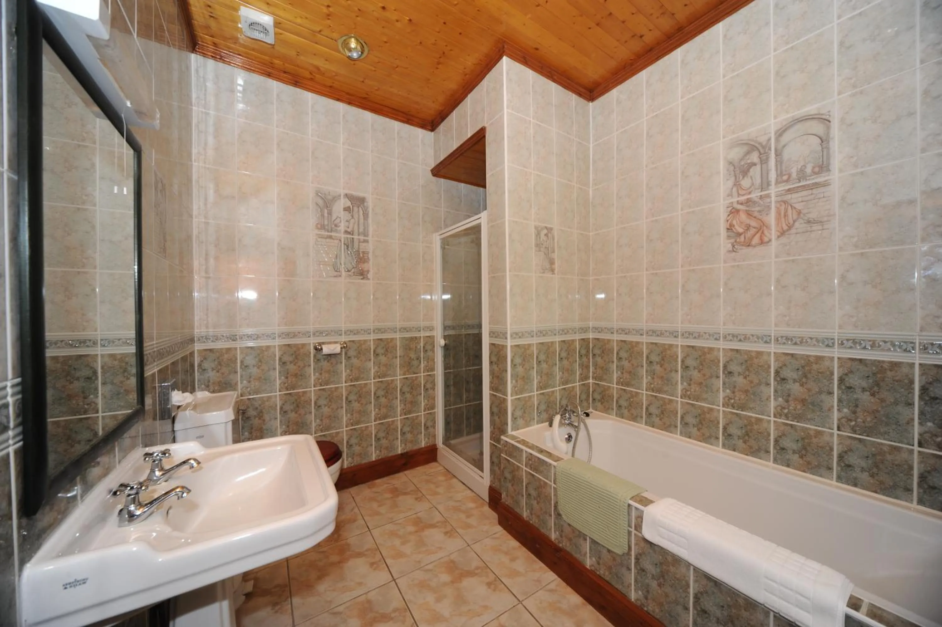 Bathroom in Craigard House Hotel